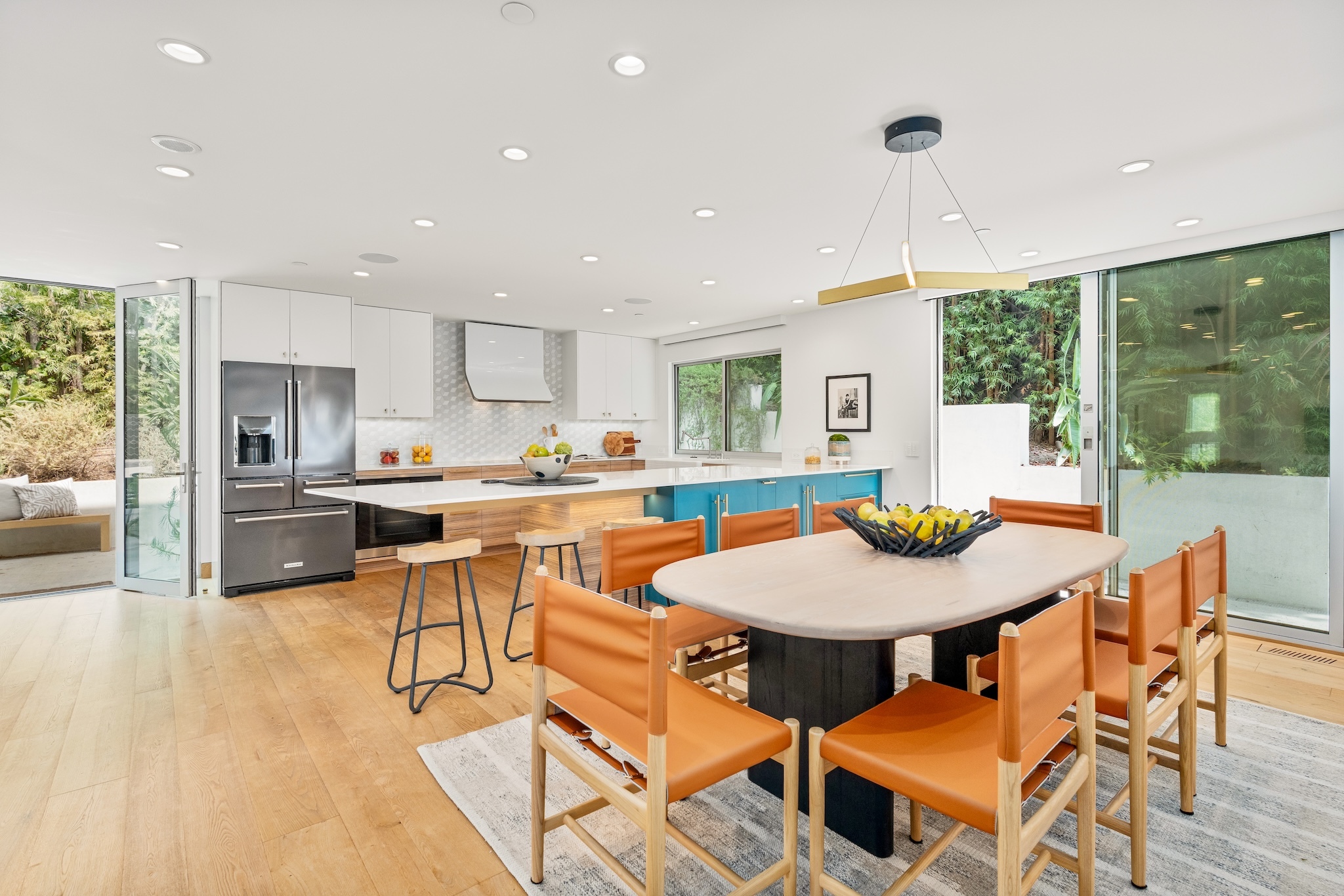  2129 Redcliff St - 物件實景