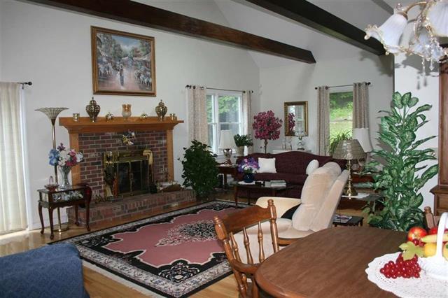 Claremont, New Hampshire, 03743, United States, 3 Bedrooms Bedrooms, ,1 BathroomBathrooms,Residential,For Sale,2048255