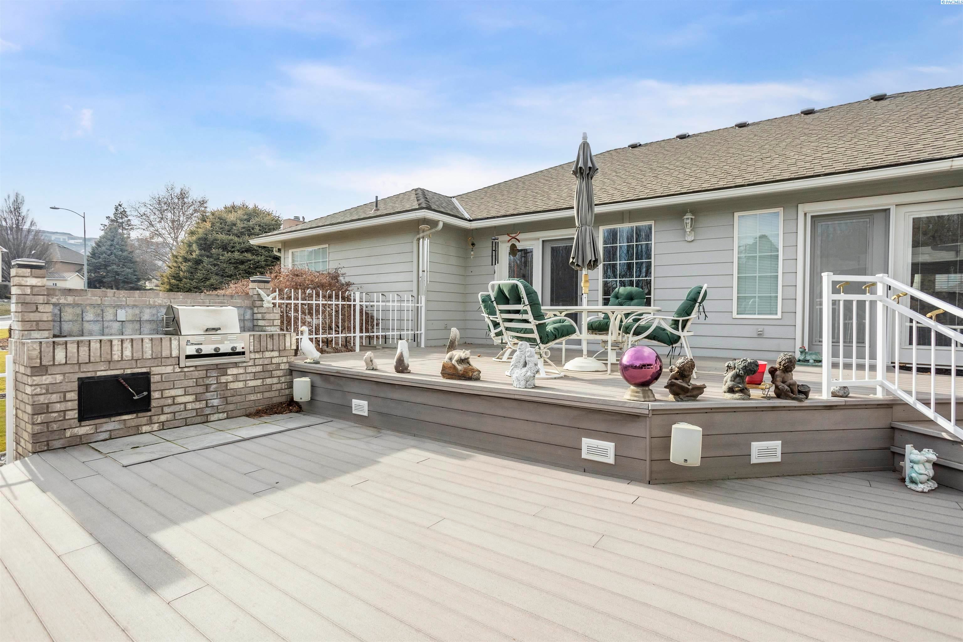 Kennewick, Washington, 99337, United States, 3 Bedrooms Bedrooms, ,2 BathroomsBathrooms,Residential,For Sale,1984046