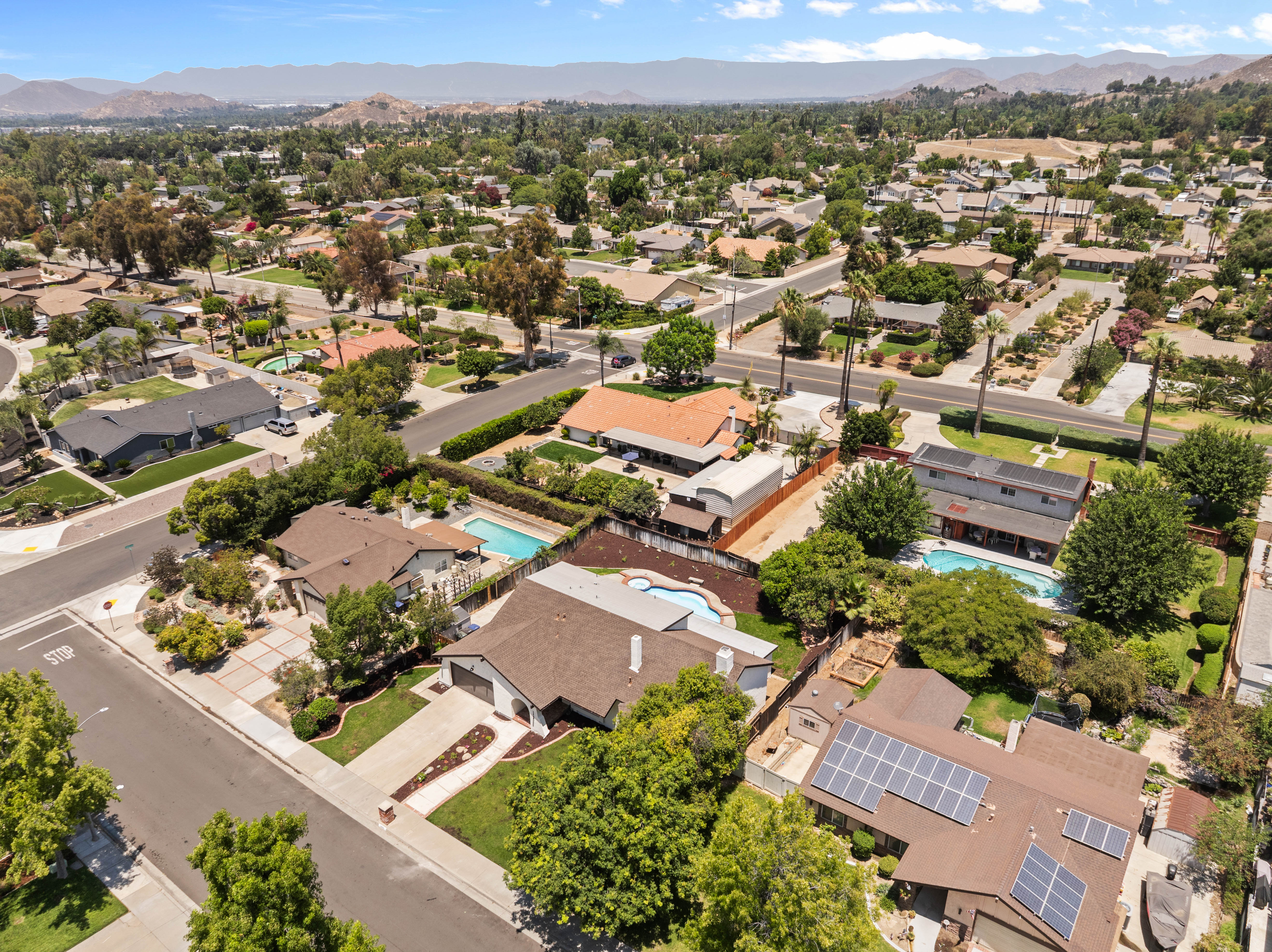  2463 Falling Oak Drive, Riverside, CA 92506 - 物件實景