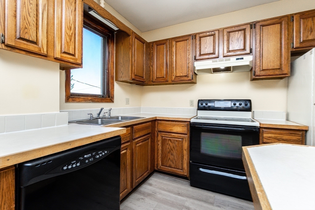 Lawrence, Massachusetts, 01841, United States, 6 Bedrooms Bedrooms, ,3 BathroomsBathrooms,Residential,For Sale,2048880
