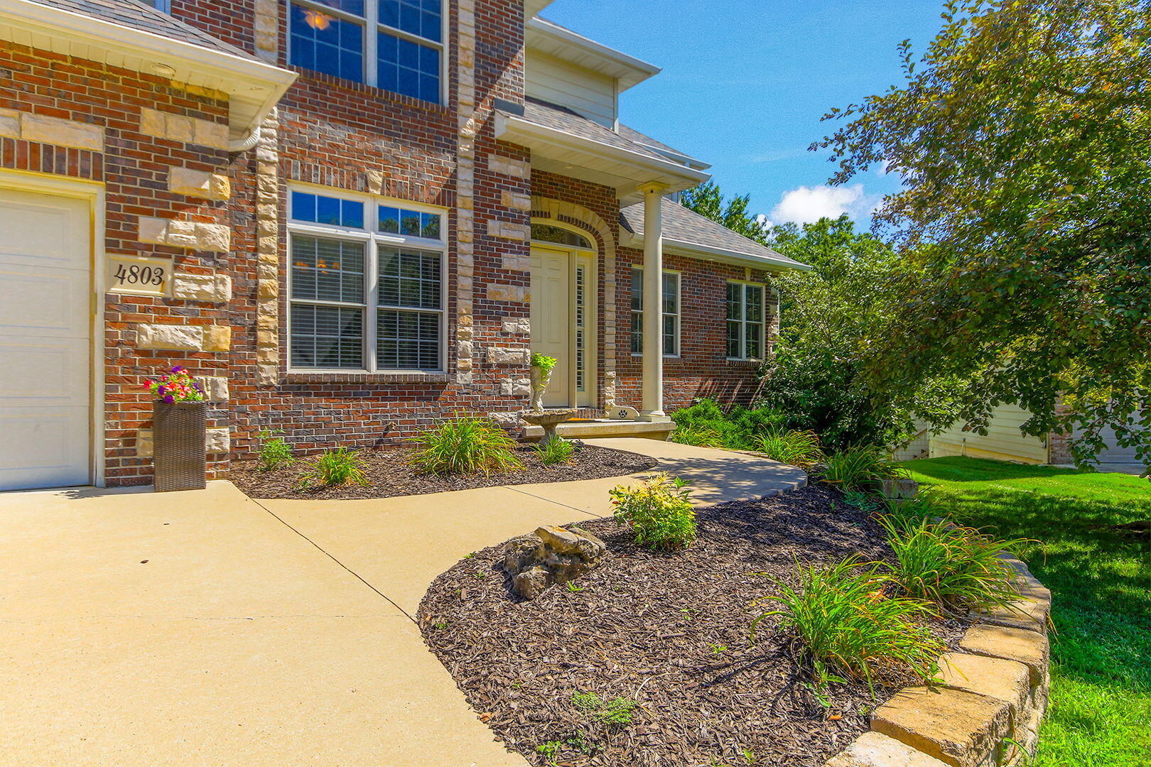 COLUMBIA, Missouri, 65203, United States, 5 Bedrooms Bedrooms, ,4 BathroomsBathrooms,Residential,For Sale,1983136