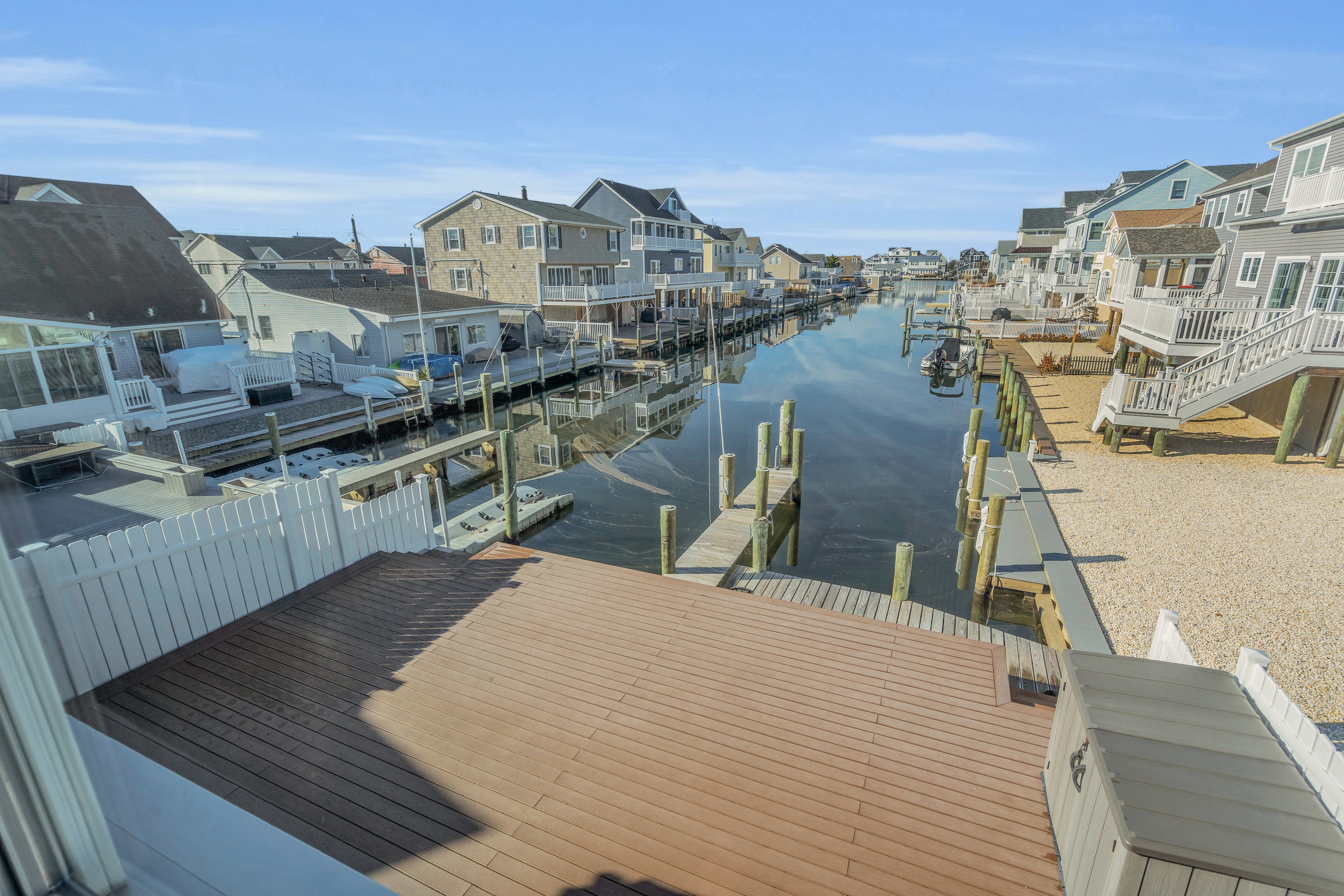  Waterfront Custom Shore Colonial in Silver Beach - 物件實景