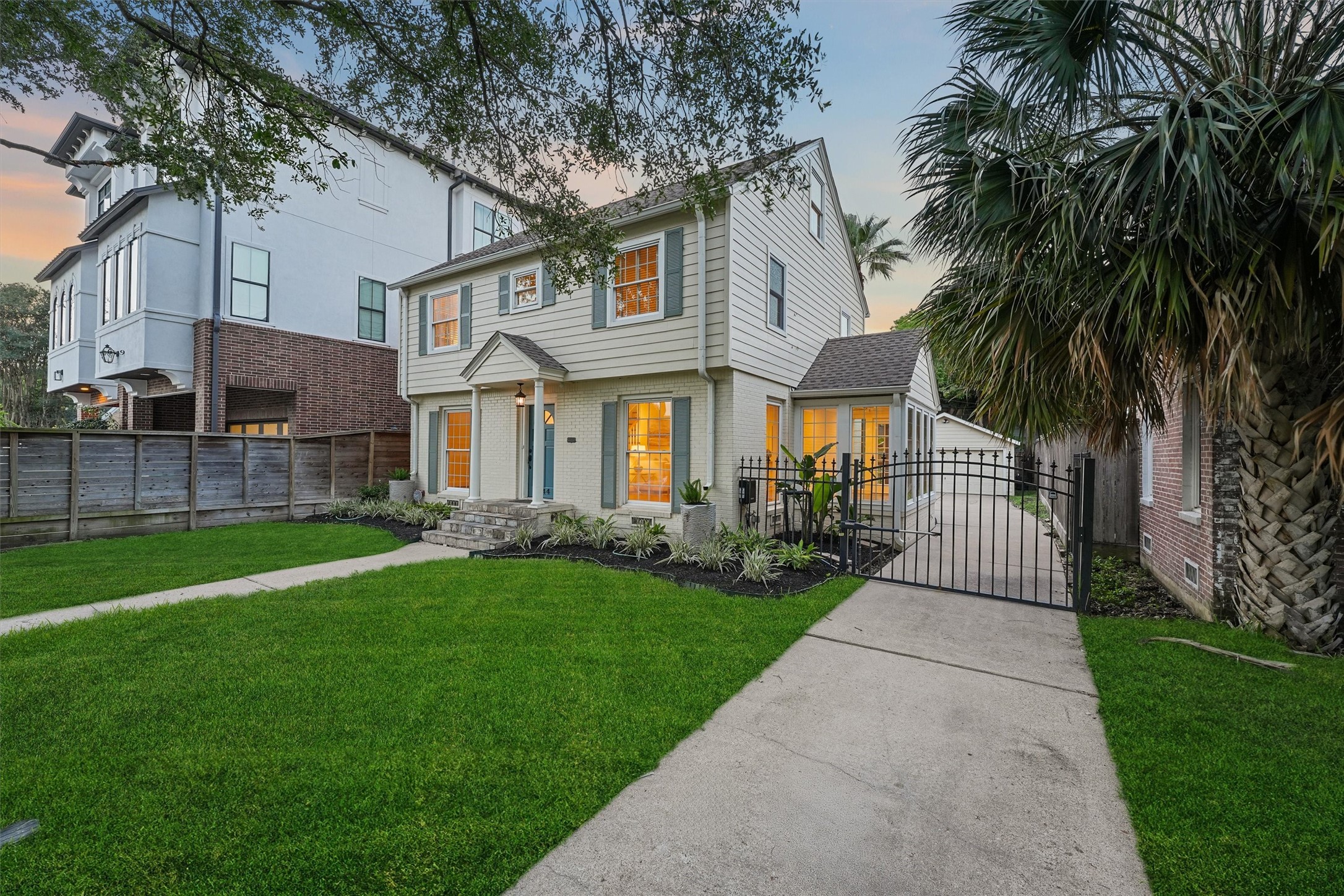 Houston, Texas, 77098, United States, 4 Bedrooms Bedrooms, ,3 BathroomsBathrooms,Residential,For Sale,1849848