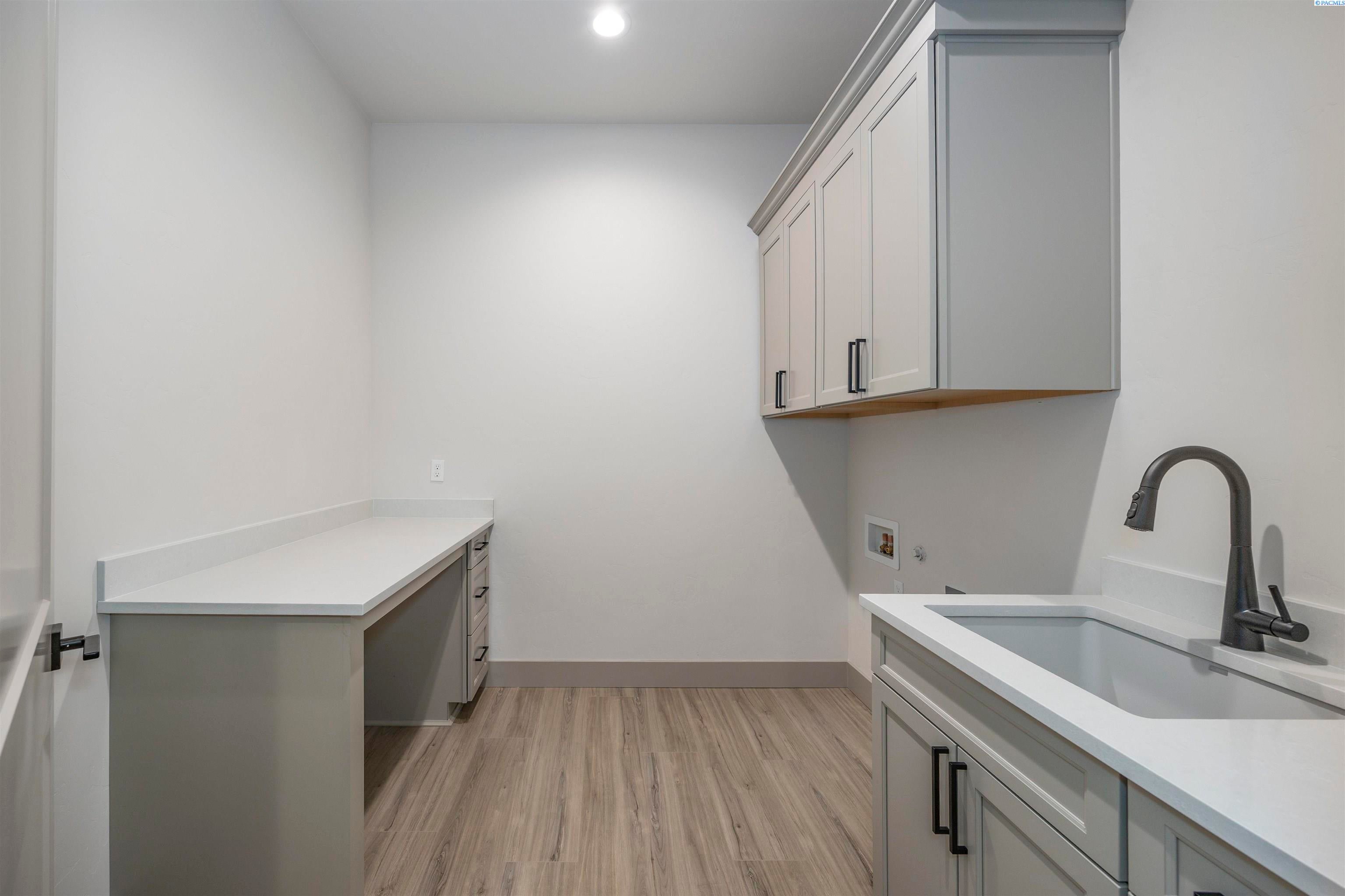 Kennewick, Washington, 99338, United States, 4 Bedrooms Bedrooms, ,3 BathroomsBathrooms,Residential,For Sale,2002511