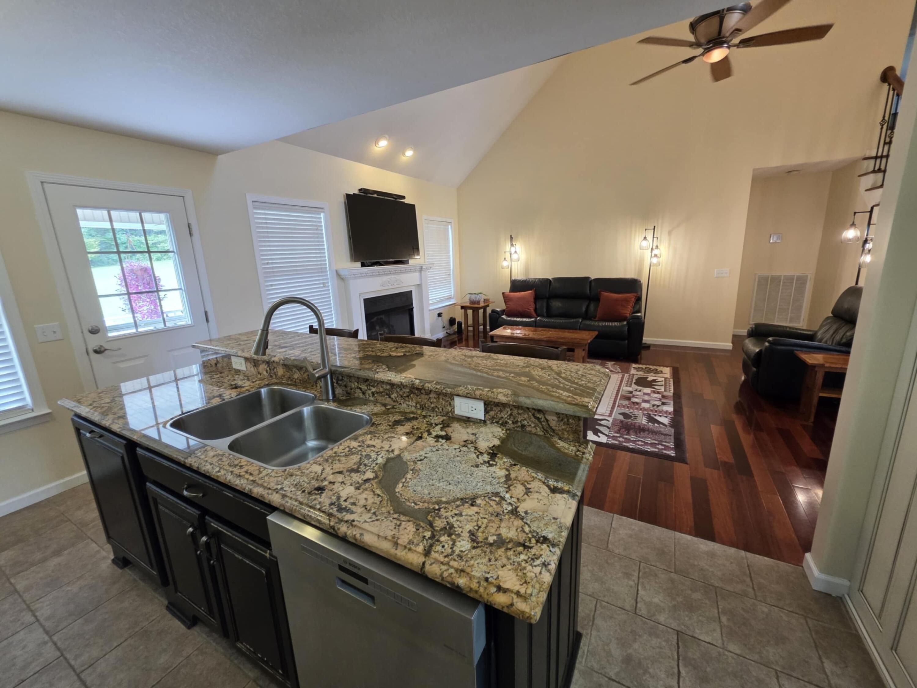 Spring City, Tennessee, 37381, United States, 4 Bedrooms Bedrooms, ,3 BathroomsBathrooms,Residential,For Sale,1927411