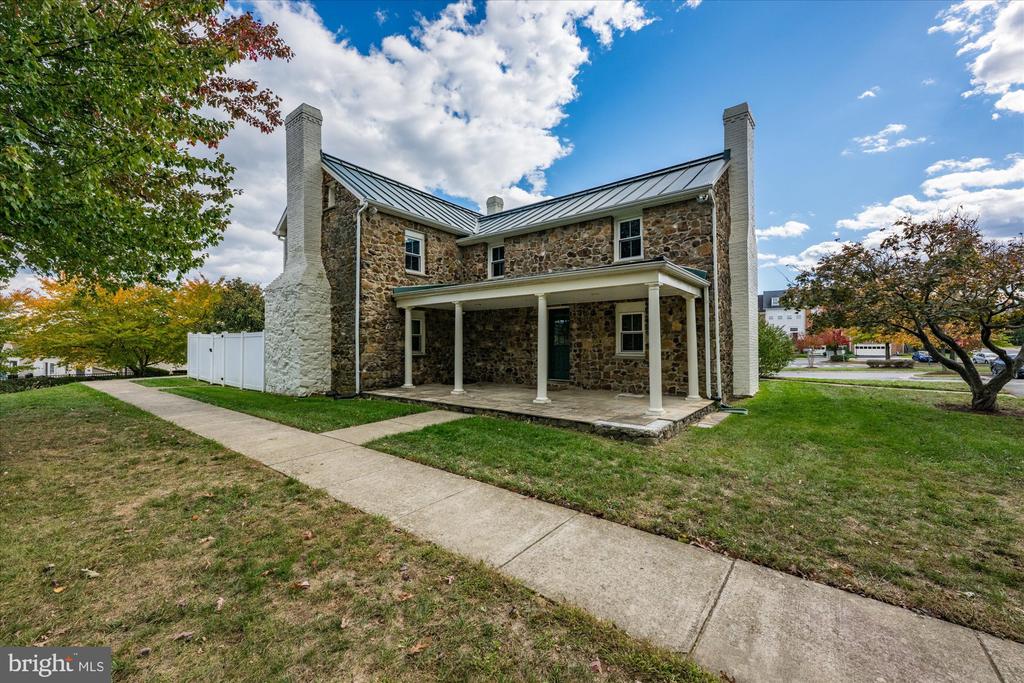 Leesburg, Virginia, 20175, United States, 5 Bedrooms Bedrooms, ,4 BathroomsBathrooms,Residential,For Sale,1987401