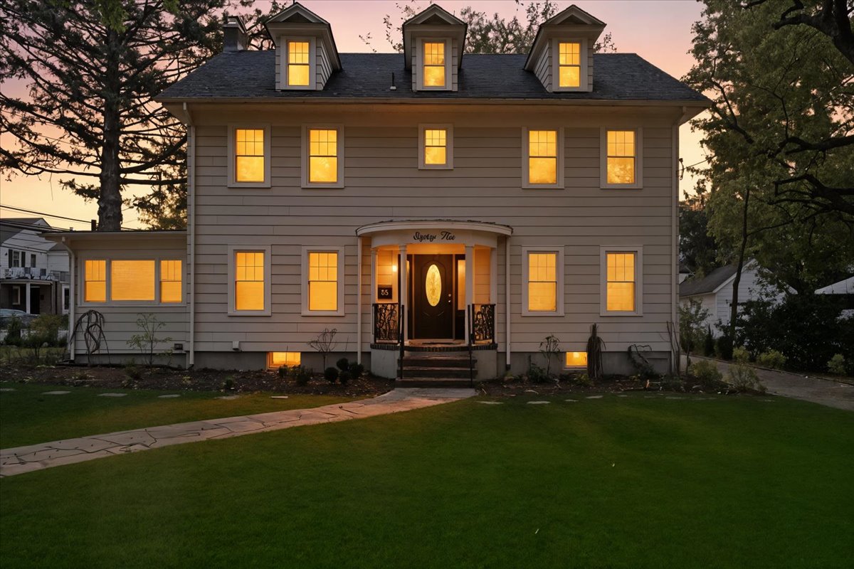 Floral Park, New York, 11001, United States, 4 Bedrooms Bedrooms, ,4 BathroomsBathrooms,Residential,For Sale,1977221