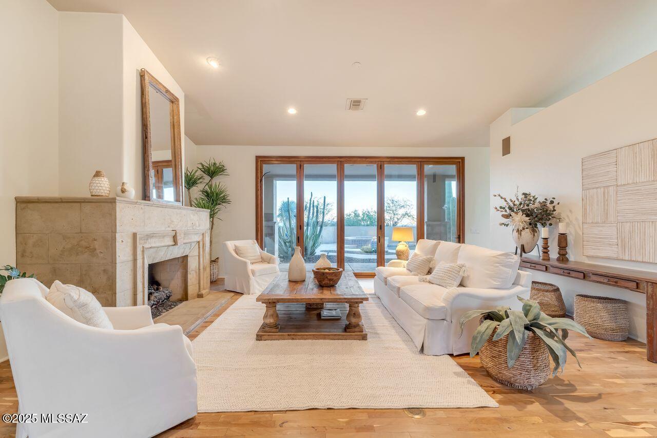 Tucson, Arizona, 85718, United States, 3 Bedrooms Bedrooms, ,4 BathroomsBathrooms,Residential,For Sale,1987862