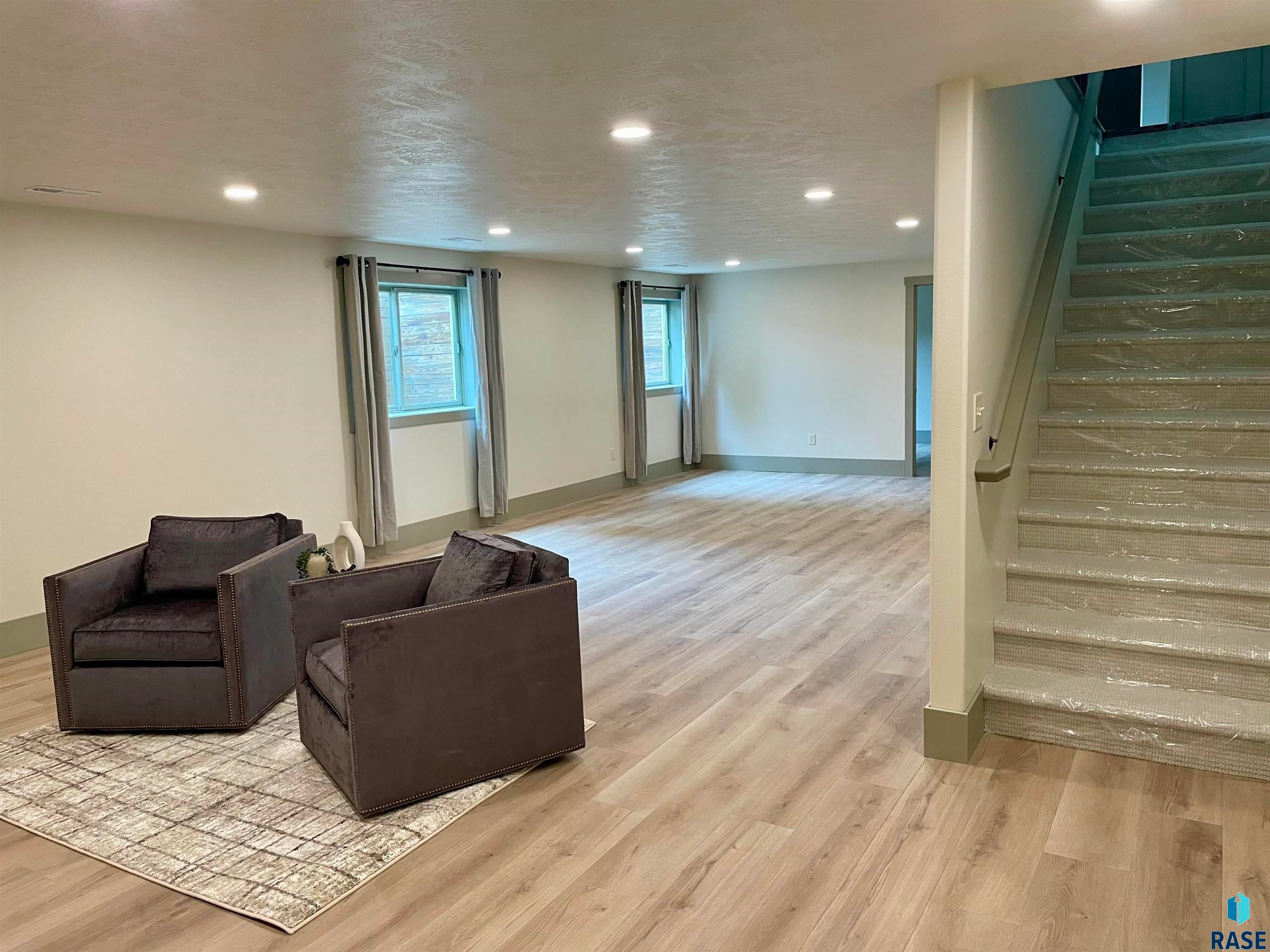 Sioux Falls, South Dakota, 57108, United States, 4 Bedrooms Bedrooms, ,2 BathroomsBathrooms,Residential,For Sale,1926720