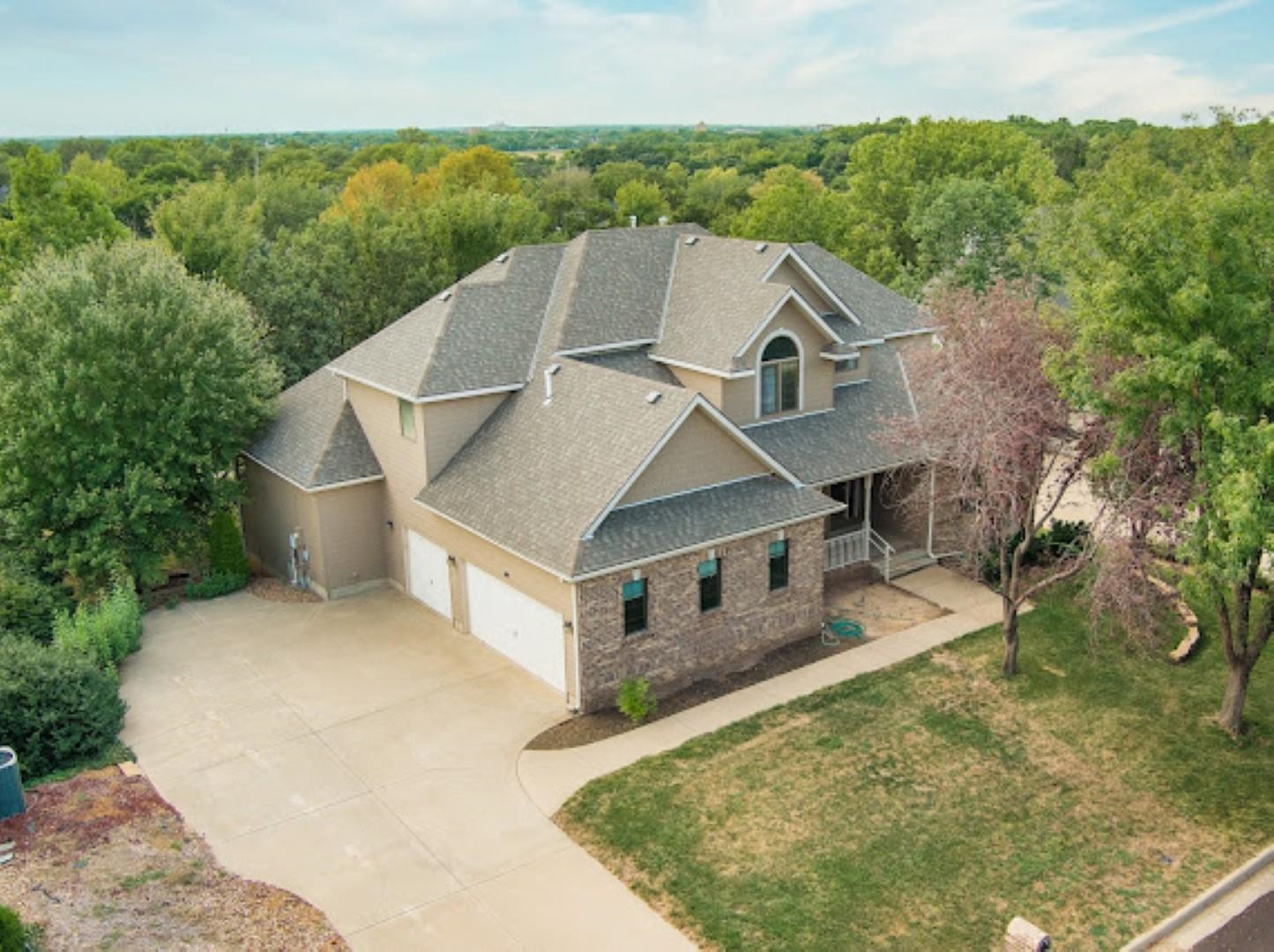 Salina, Kansas, 67401, United States, 4 Bedrooms Bedrooms, ,4 BathroomsBathrooms,Residential,For Sale,1932172