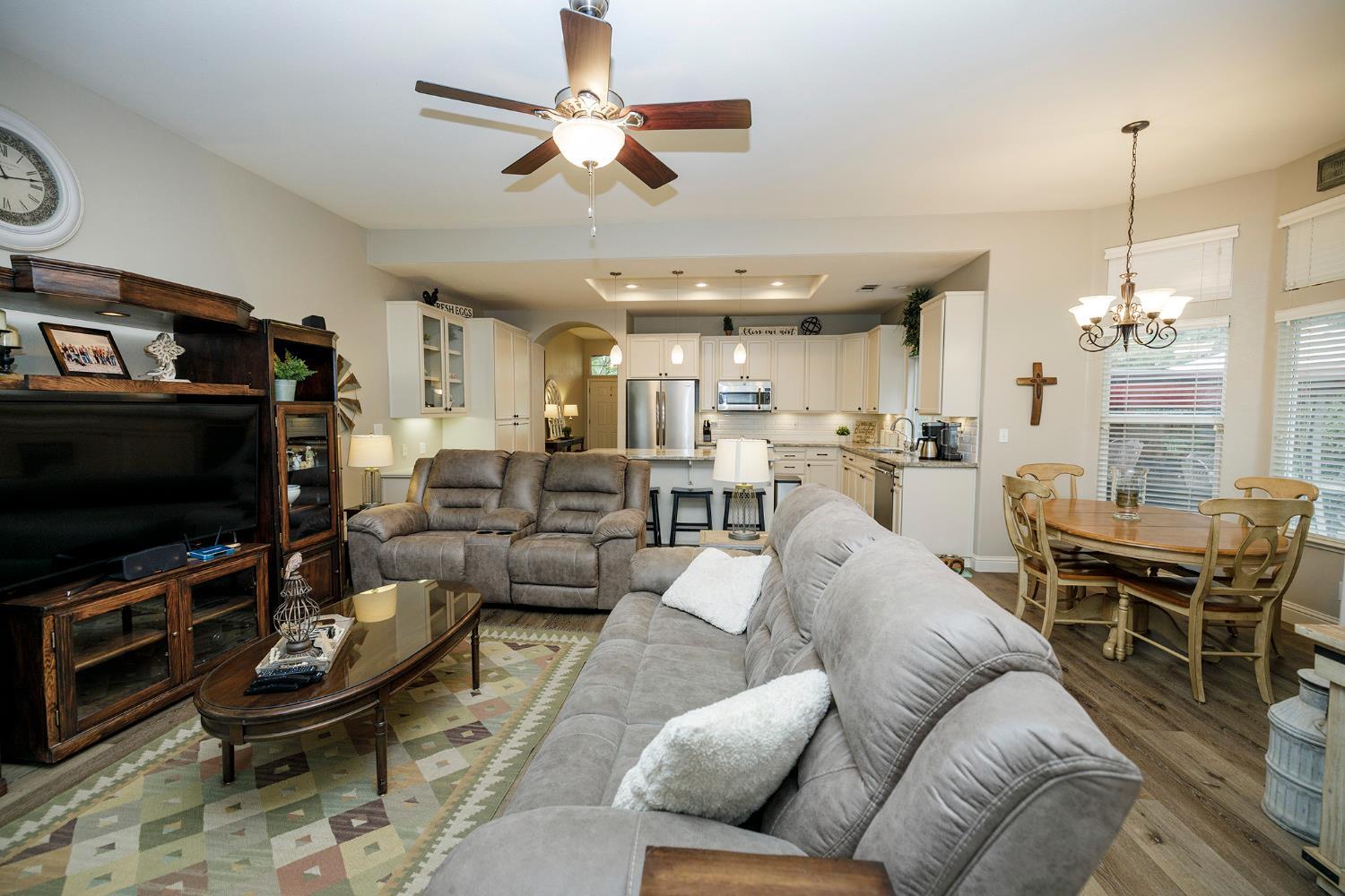 Turlock, California, 95382, United States, 4 Bedrooms Bedrooms, ,2 BathroomsBathrooms,Residential,For Sale,1987416