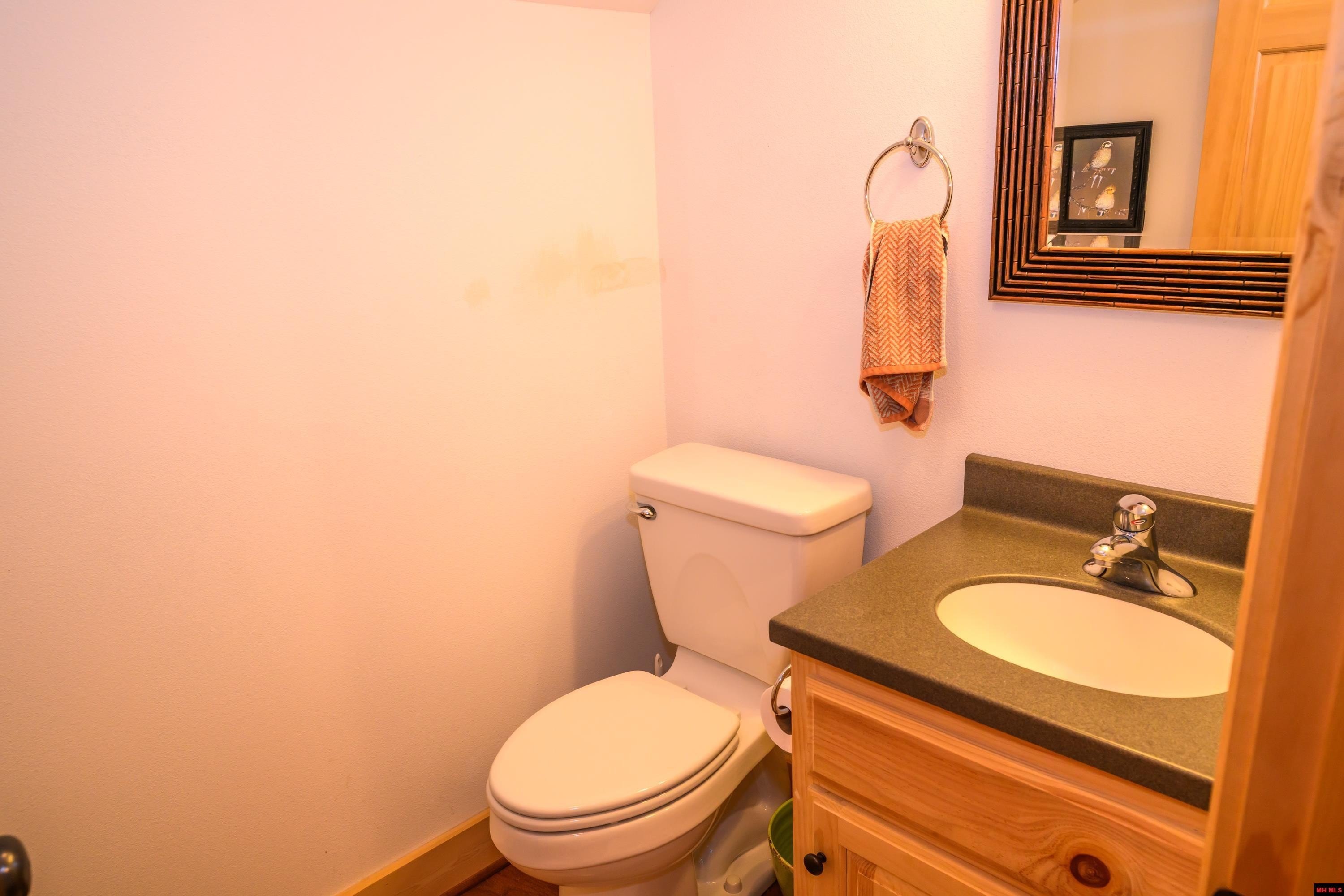 Norfork, Arkansas, 72658, United States, 3 Bedrooms Bedrooms, ,3 BathroomsBathrooms,Residential,For Sale,1921942