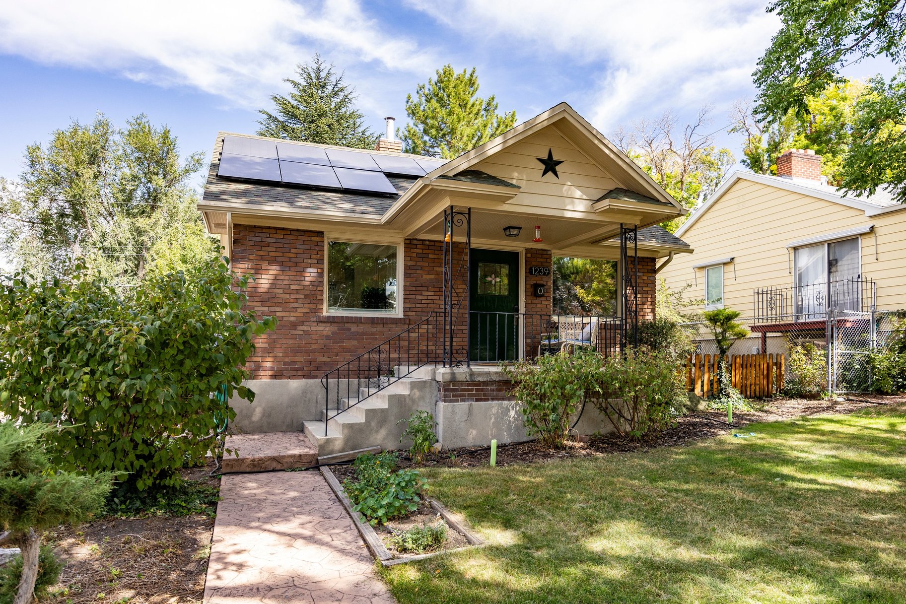  Beautifully Updated Home with 2,074 Sq. Ft. of Living Space, Historic Character - 物件實景