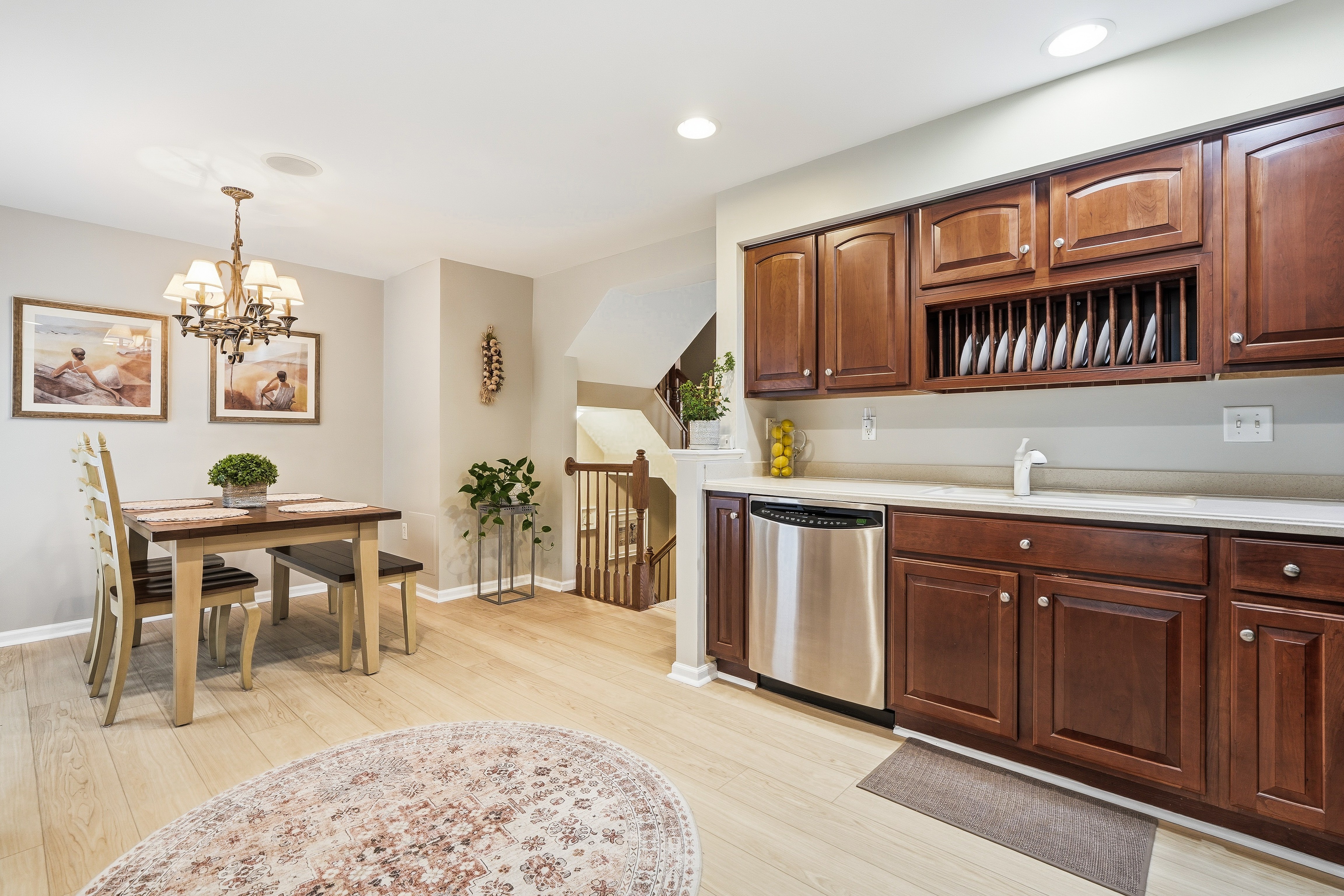  Immaculate & Beautifully Maintained Townhouse in Cedar Glen - 物件實景