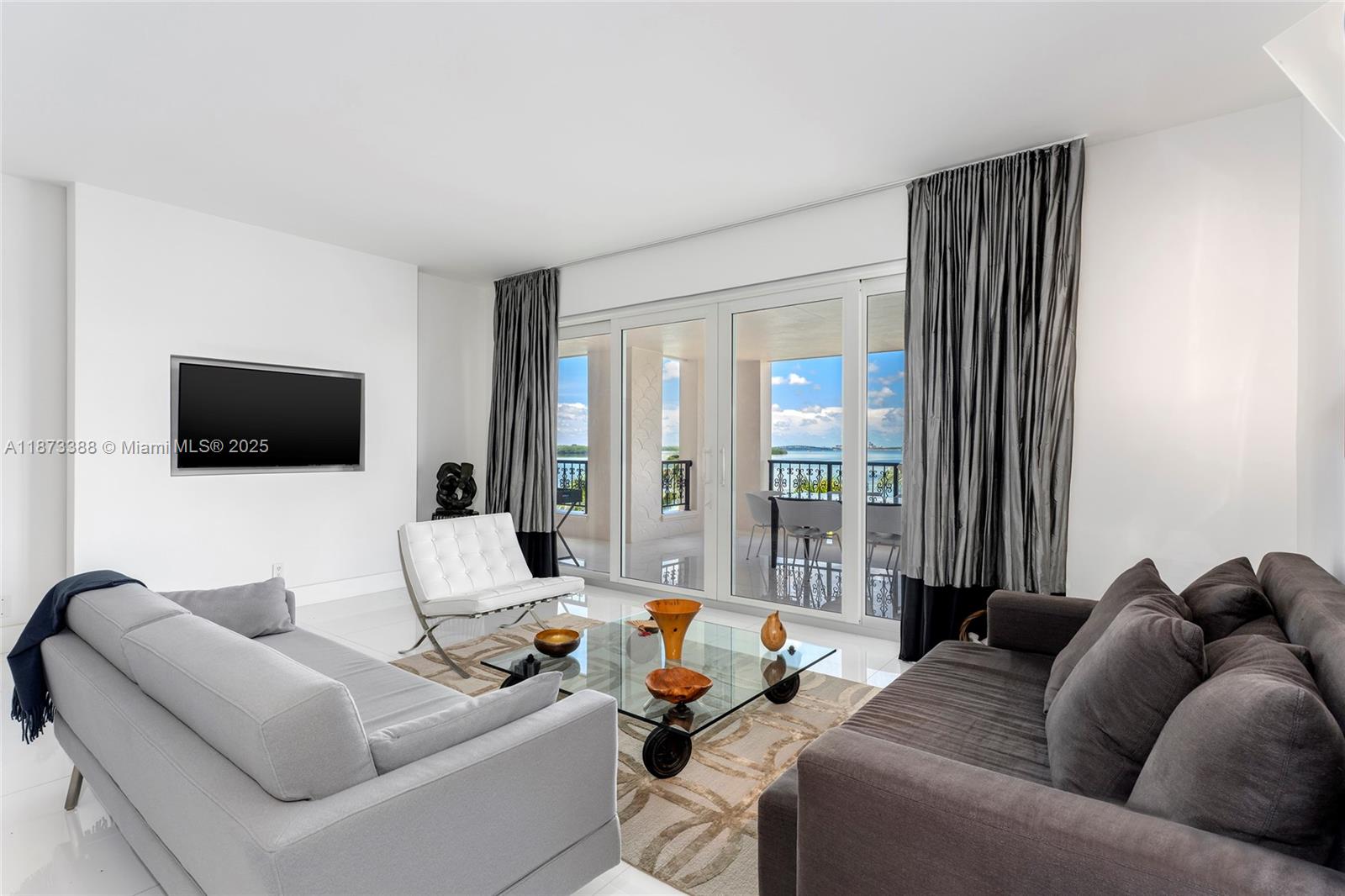Miami, Florida, 33109, United States, 3 Bedrooms Bedrooms, ,3 BathroomsBathrooms,Residential,For Sale,1940936