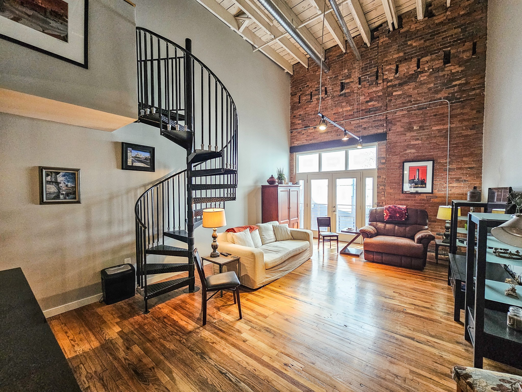 Nashville, Tennessee, 37219, United States, 2 Bedrooms Bedrooms, ,2 BathroomsBathrooms,Residential,For Sale,1743345