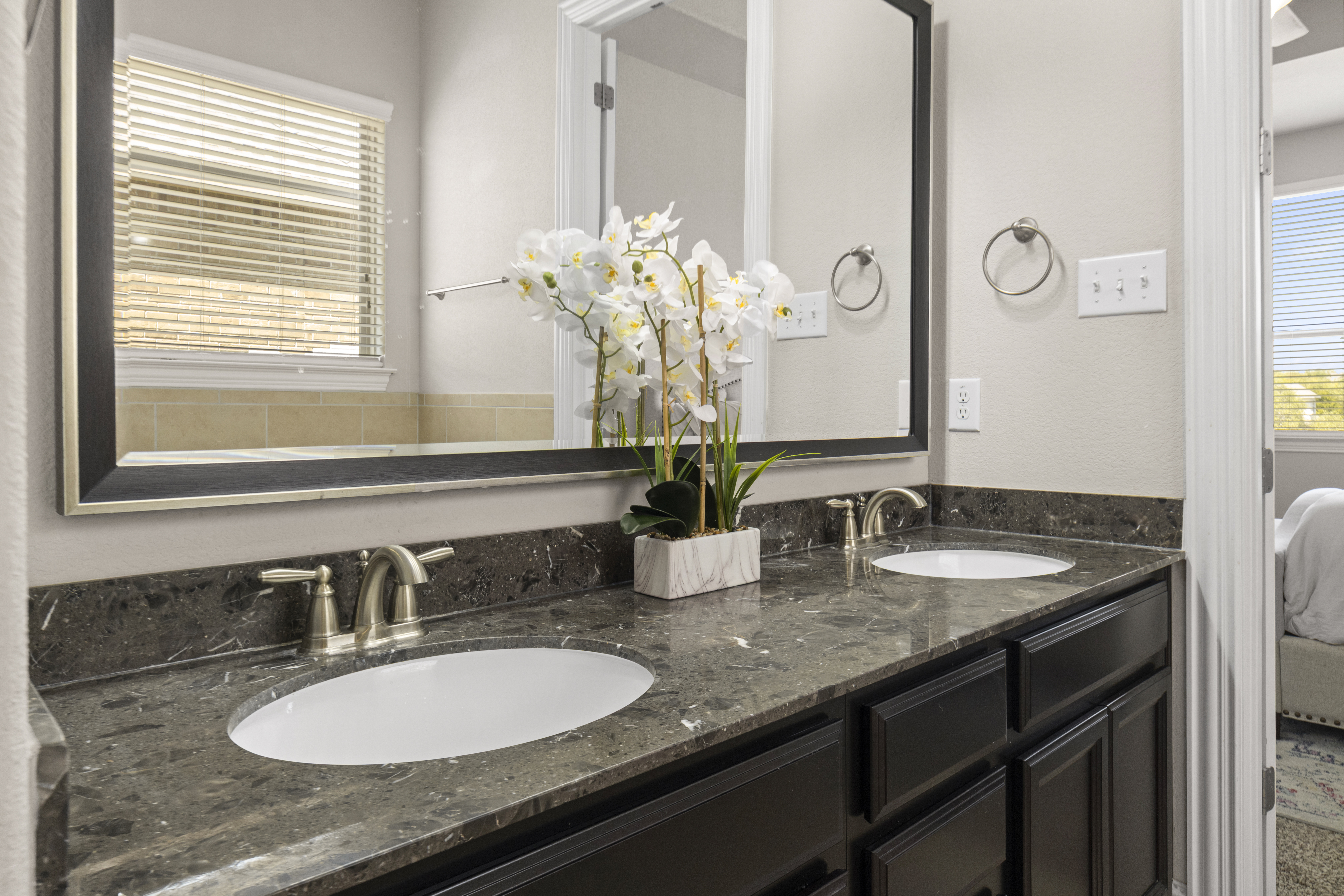  Flexible Living + Game Room in Desirable Northside ISD - 物件實景