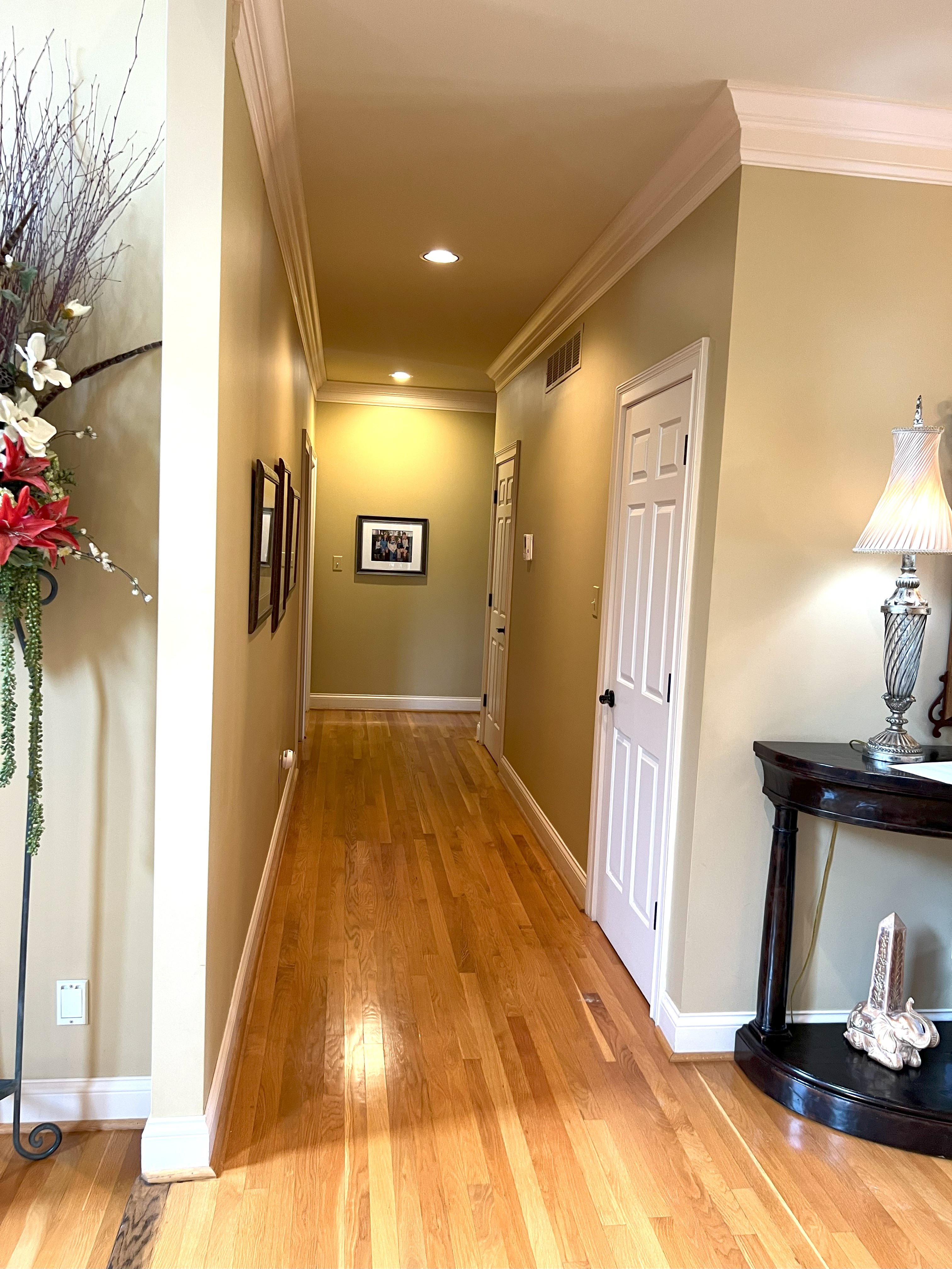 Frankfort, Kentucky, 40601, United States, 5 Bedrooms Bedrooms, ,4 BathroomsBathrooms,Residential,For Sale,1983551