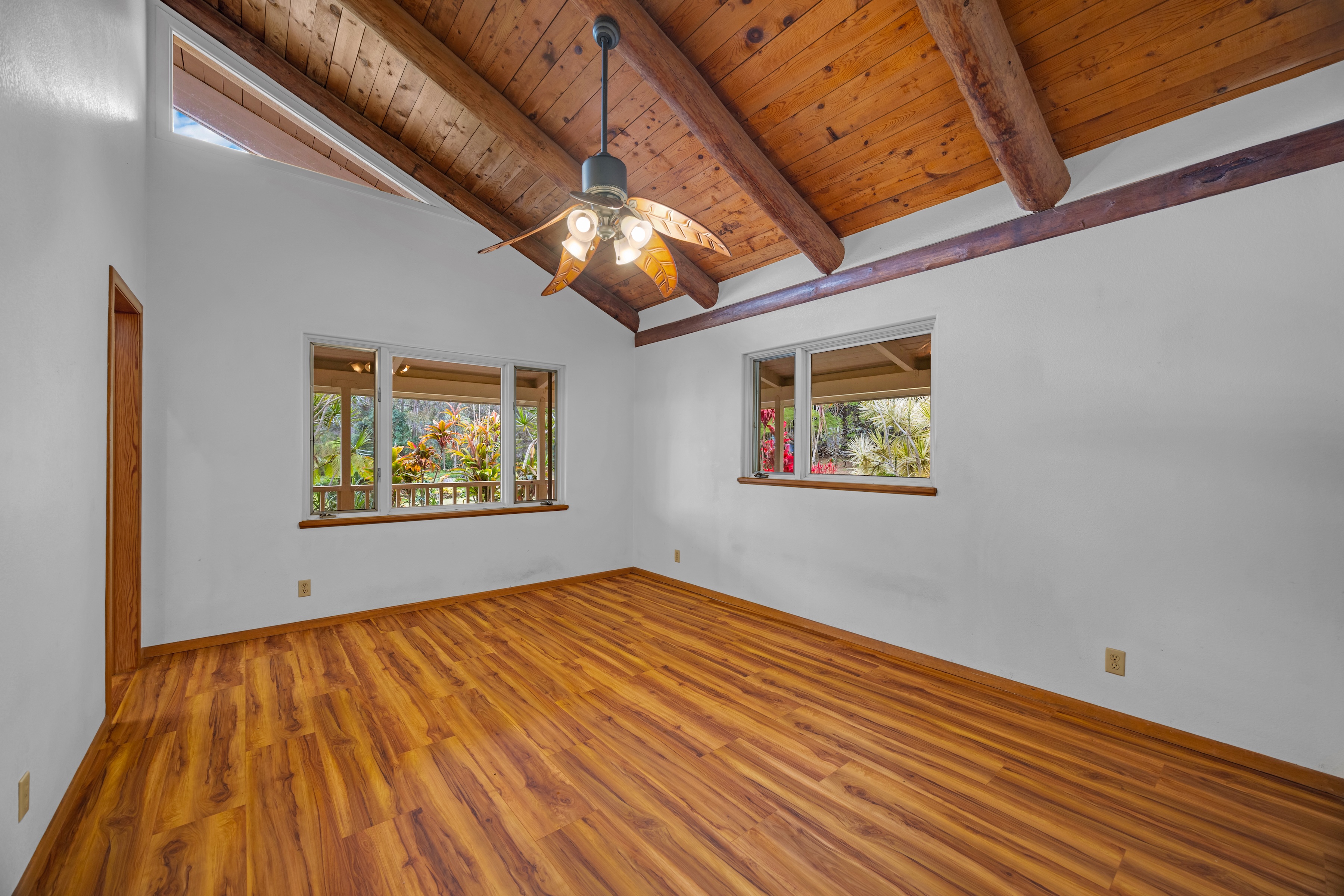 Single-level home on 2.5 fully fenced and gated acres - 物件實景