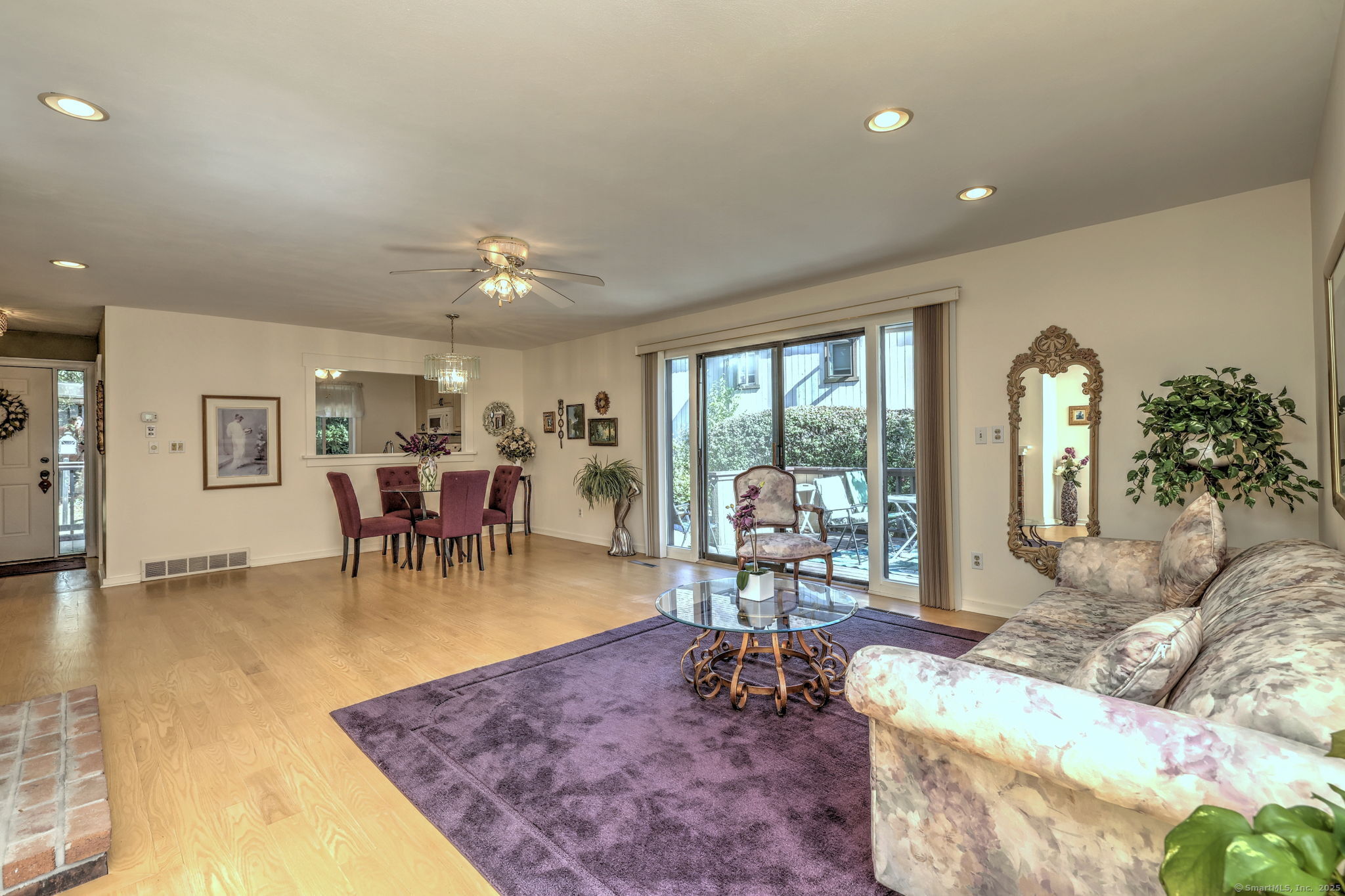 Stratford, Connecticut, 06614, United States, 1 Bedroom Bedrooms, ,3 BathroomsBathrooms,Residential,For Sale,1954891