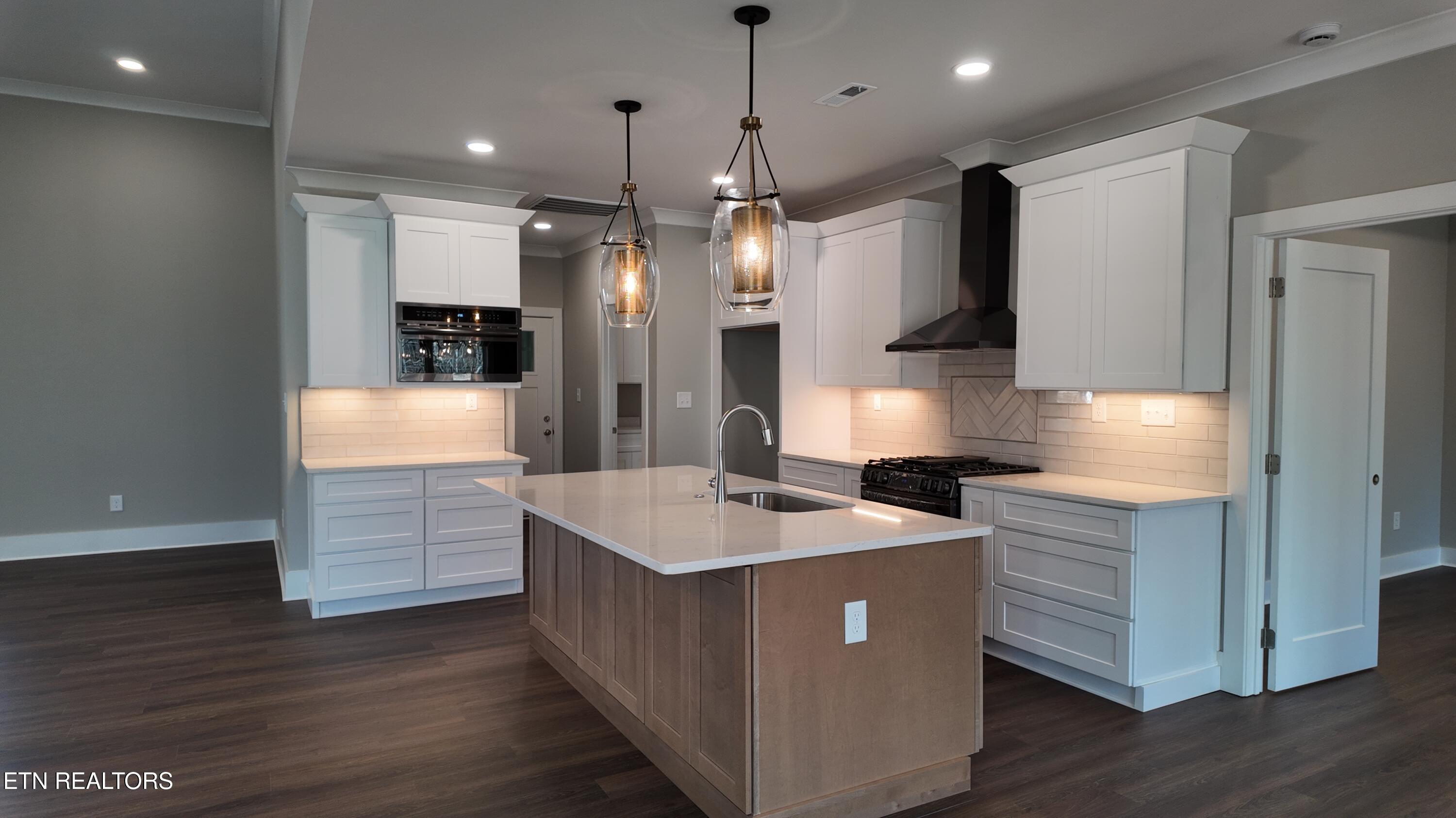 Loudon, Tennessee, 37774, United States, 4 Bedrooms Bedrooms, ,3 BathroomsBathrooms,Residential,For Sale,1981899