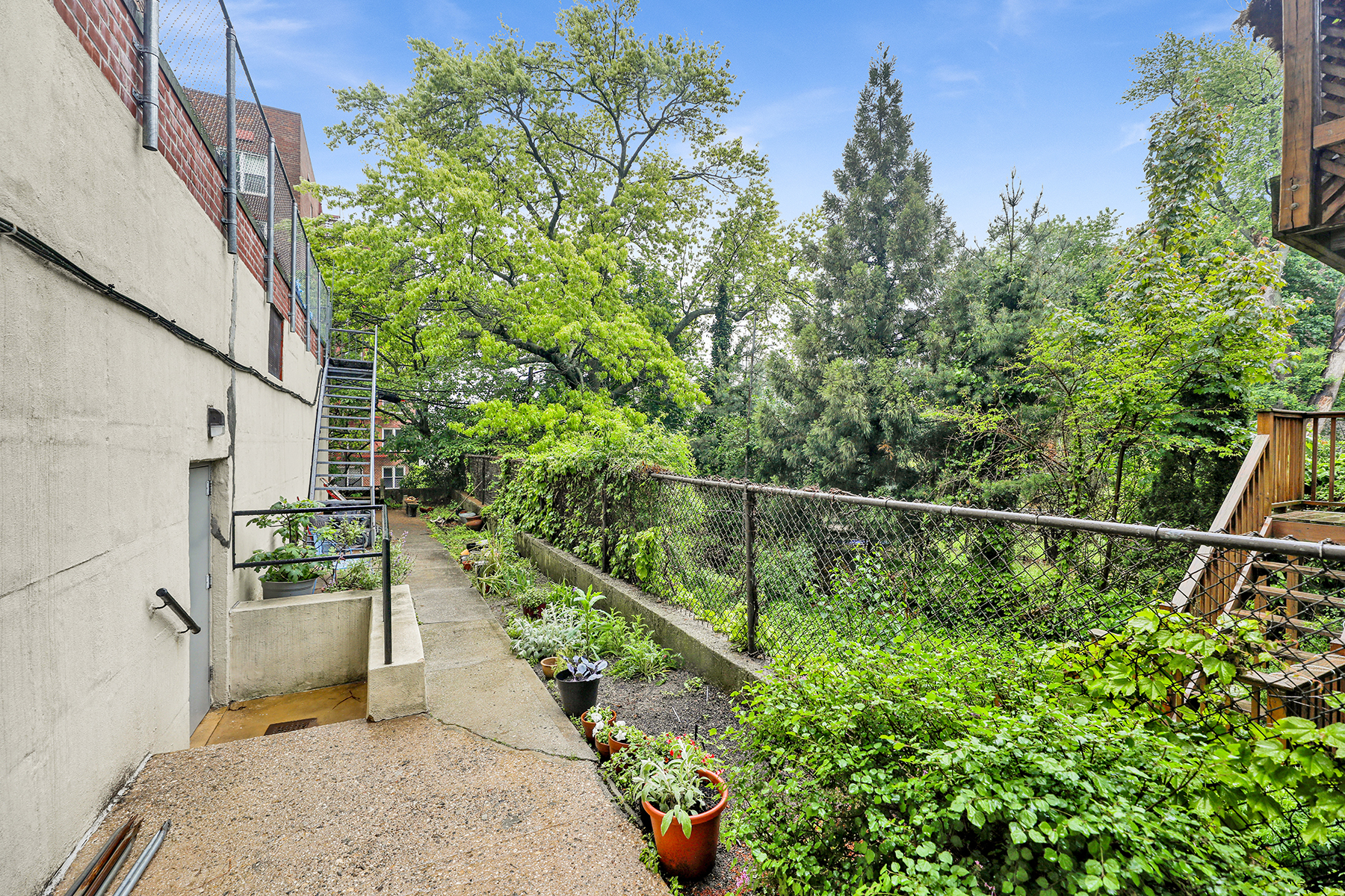 Brooklyn, New York, 11218, United States, 2 Bedrooms Bedrooms, ,1 BathroomBathrooms,Residential,For Sale,1836428