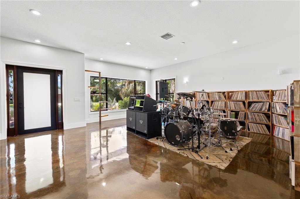 Fort Myers, Florida, 33901, United States, 5 Bedrooms Bedrooms, ,4 BathroomsBathrooms,Residential,For Sale,1687446