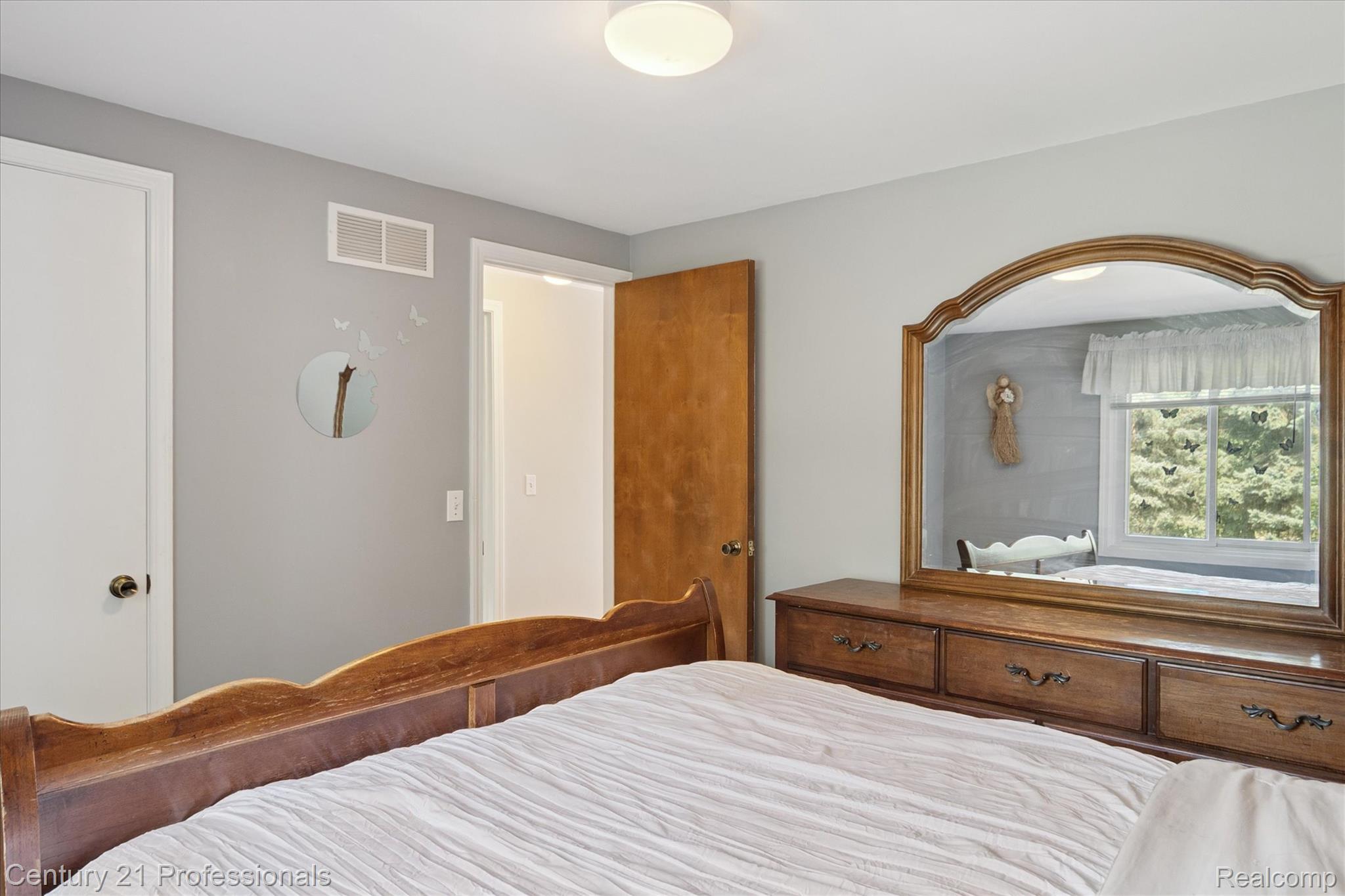 Northville, Michigan, 48167, United States, 4 Bedrooms Bedrooms, ,3 BathroomsBathrooms,Residential,For Sale,1980855