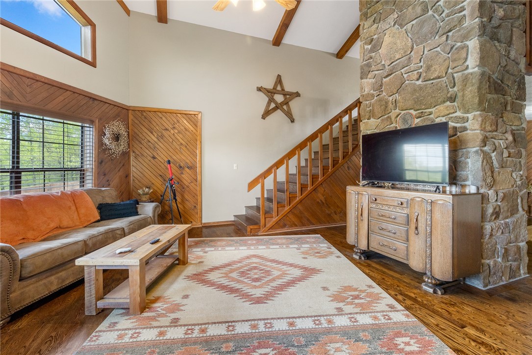 Compton, Arkansas, 72624, United States, 5 Bedrooms Bedrooms, ,3 BathroomsBathrooms,Residential,For Sale,1805954