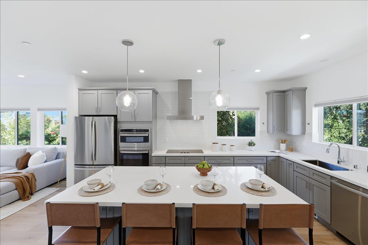 Mountain View, California, 94043, United States, 4 Bedrooms Bedrooms, ,4 BathroomsBathrooms,Residential,For Sale,1989678