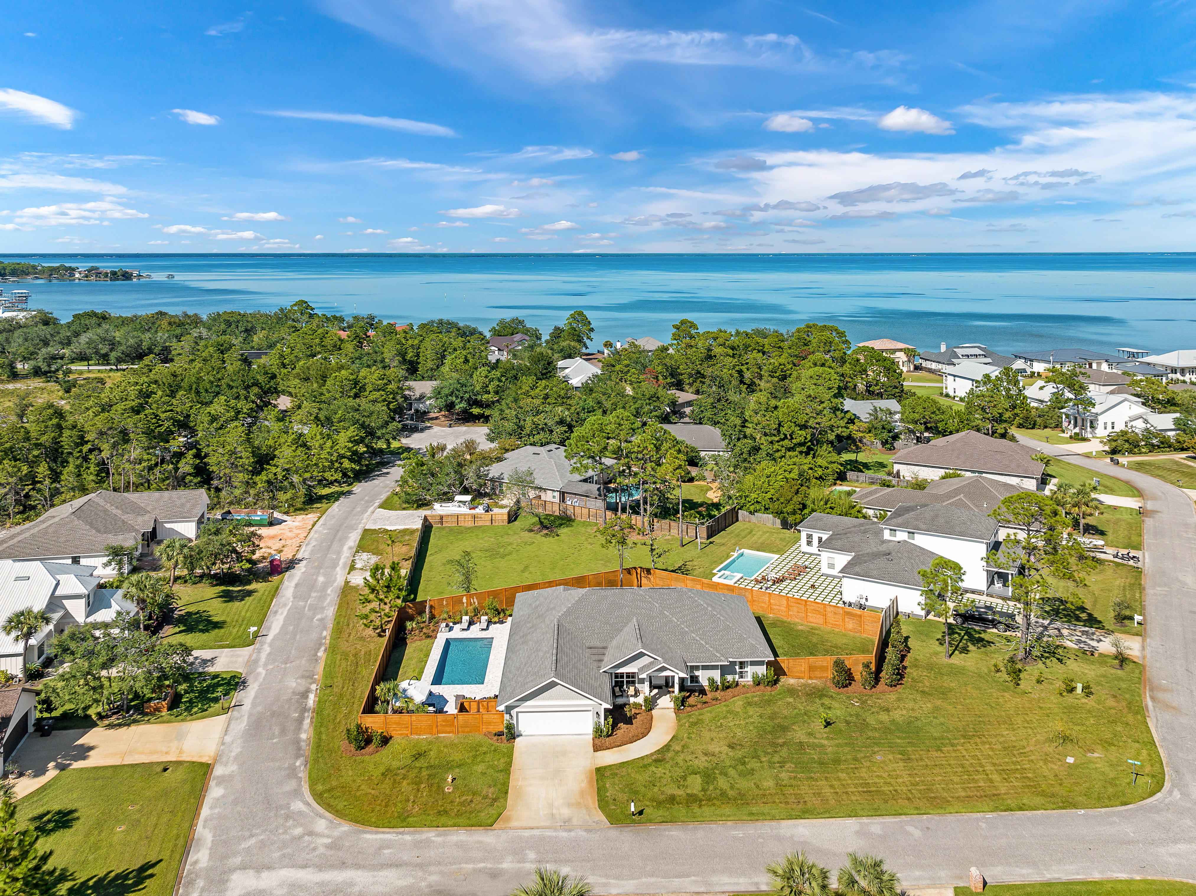  One-Level Luxury with Private Outdoor Oasis In Gated Bayfront Community - 物件實景
