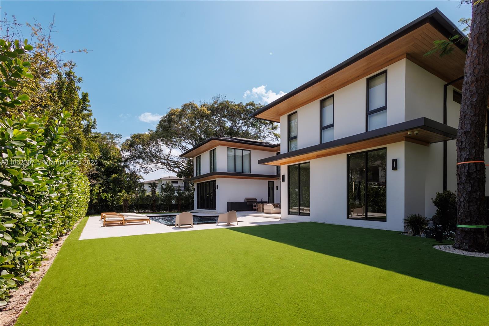 South Miami, Florida, 33143, United States, 6 Bedrooms Bedrooms, ,7 BathroomsBathrooms,Residential,For Sale,1925819