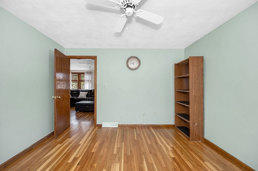 Billerica, Massachusetts, 01821, United States, 5 Bedrooms Bedrooms, ,4 BathroomsBathrooms,Residential,For Sale,2039558