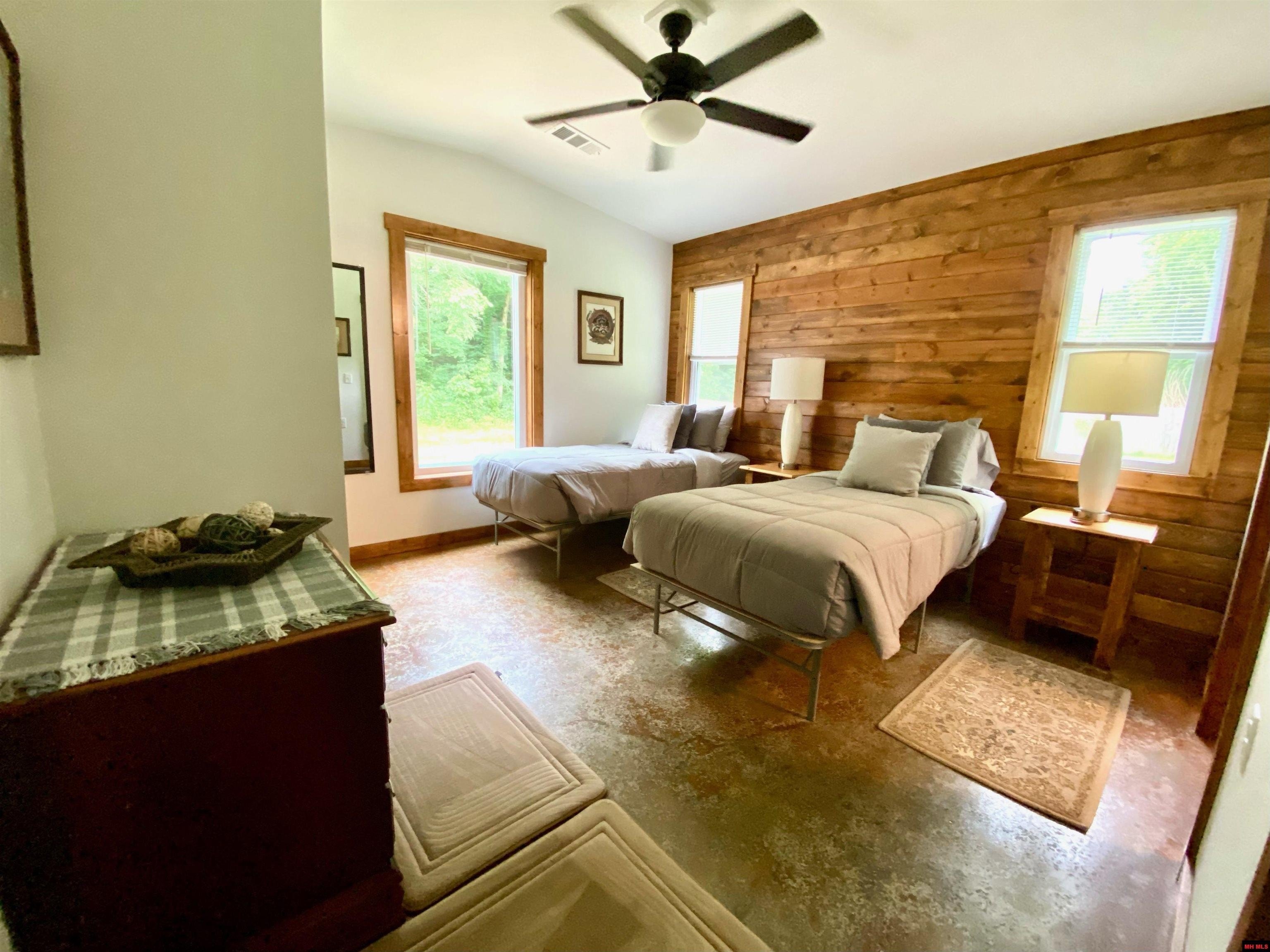 Norfork, Arkansas, 72658, United States, 4 Bedrooms Bedrooms, ,4 BathroomsBathrooms,Residential,For Sale,2037345