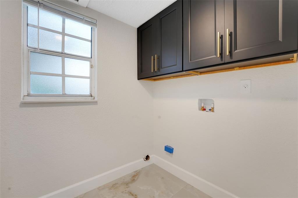 Oviedo, Florida, 32765, United States, 5 Bedrooms Bedrooms, ,3 BathroomsBathrooms,Residential,For Sale,1932444