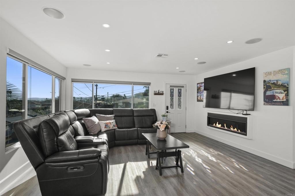 San Diego, California, 92106, United States, 3 Bedrooms Bedrooms, ,2 BathroomsBathrooms,Residential,For Sale,1991298