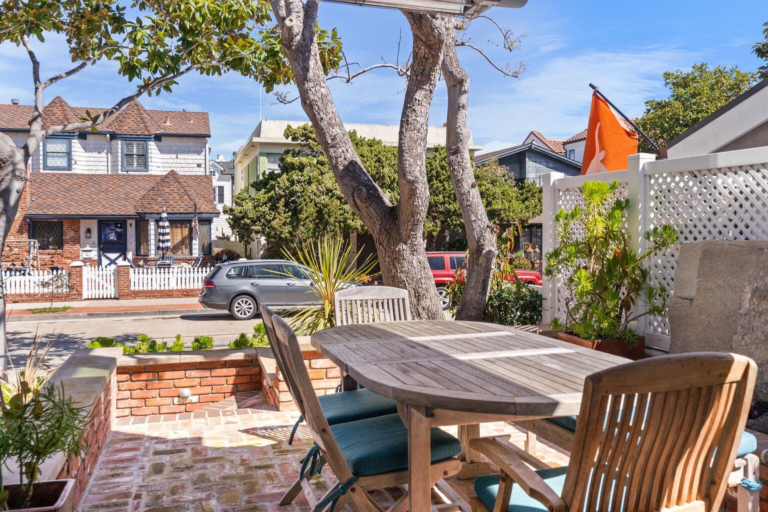 Newport Beach, California, 92661, United States, 4 Bedrooms Bedrooms, ,4 BathroomsBathrooms,Residential,For Sale,1849950