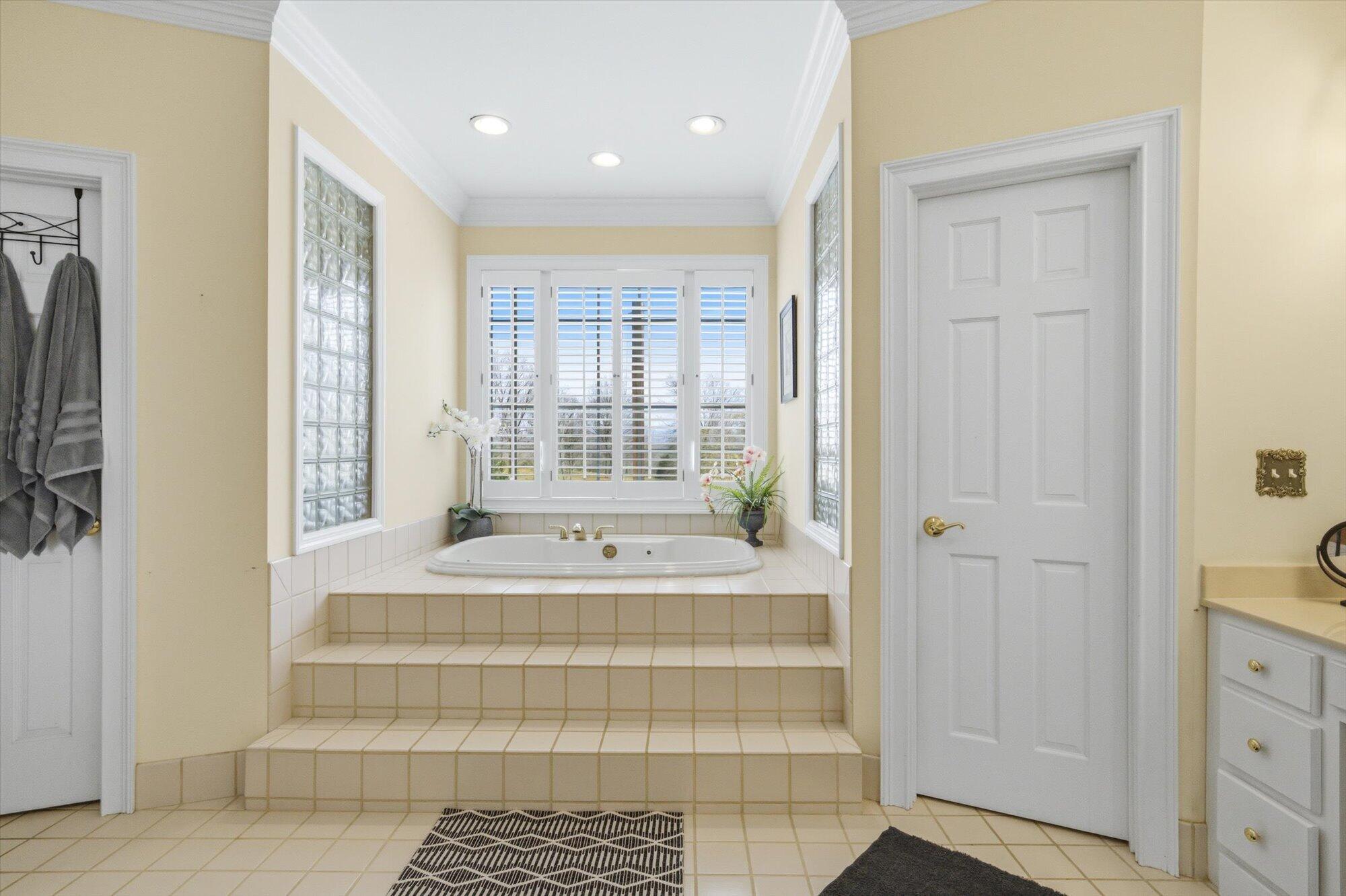 Athens, Tennessee, 37303, United States, 4 Bedrooms Bedrooms, ,4 BathroomsBathrooms,Residential,For Sale,2031458