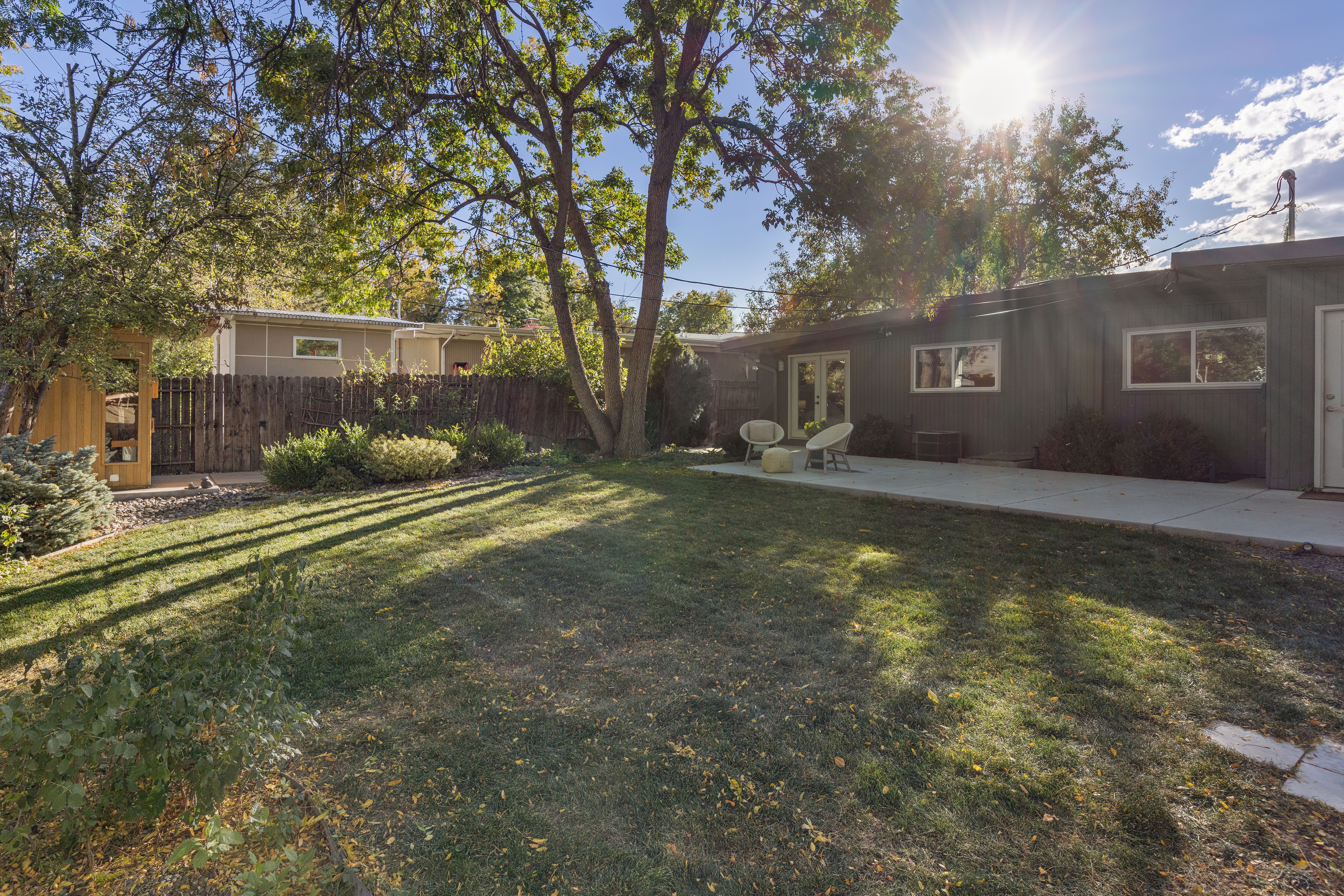  Mid-century modern lives with an effortless connection between indoors and out. - 物件實景