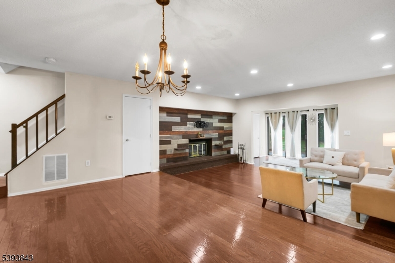 Bernards Twp., New Jersey, 07920, United States, 2 Bedrooms Bedrooms, ,3 BathroomsBathrooms,Residential,For Sale,1972655