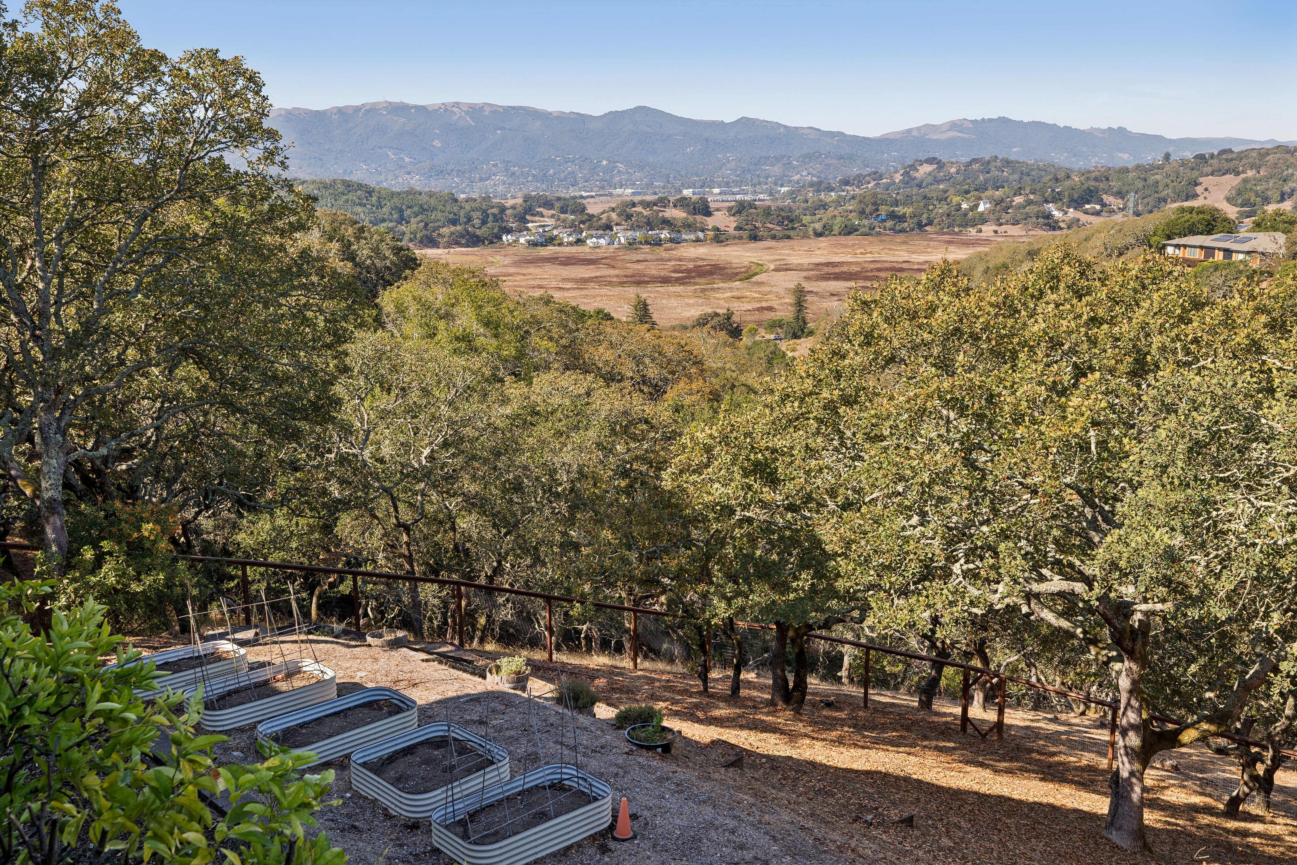  Private Sanctuary in Atherton Oaks - 物件實景