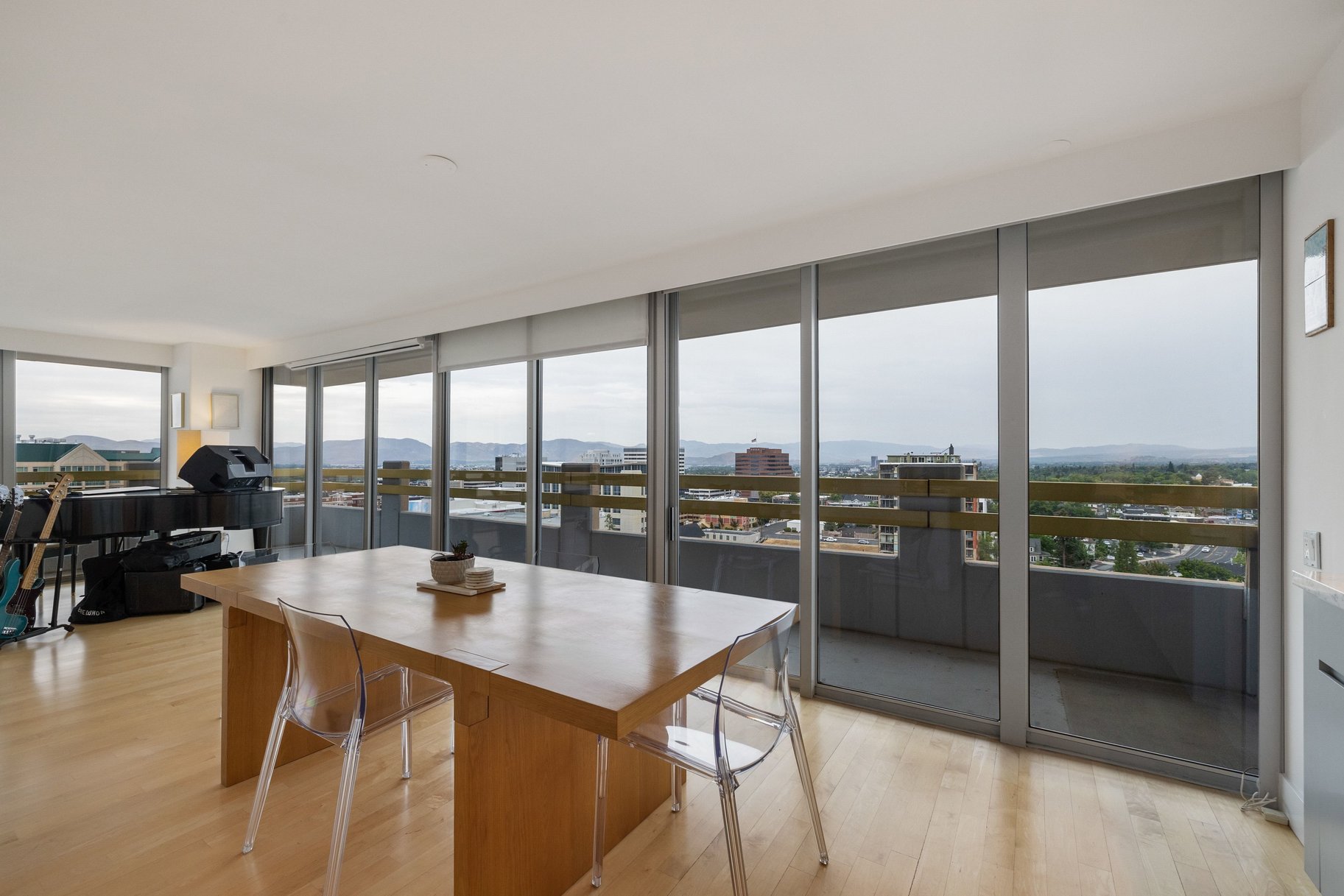  Chic Downtown Condo with Mountain & River Views - 物件實景