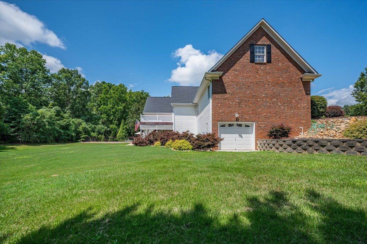 Landrum, South Carolina, 29356, United States, 5 Bedrooms Bedrooms, ,4 BathroomsBathrooms,Residential,For Sale,1990199