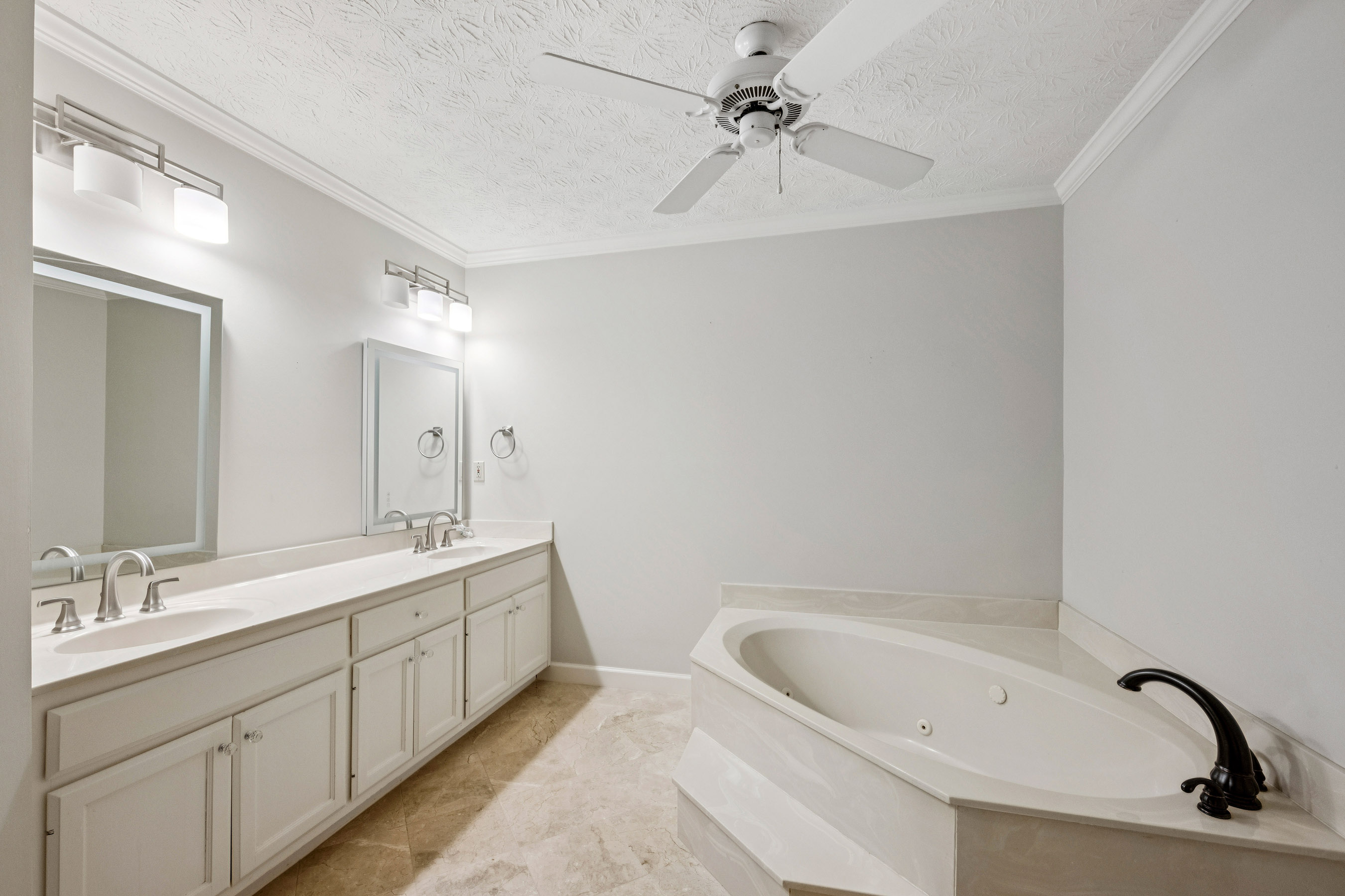  Beautifully Maintained Brick Home on Quiet Cul-de-sac Near Downtown Roswell - 物件實景