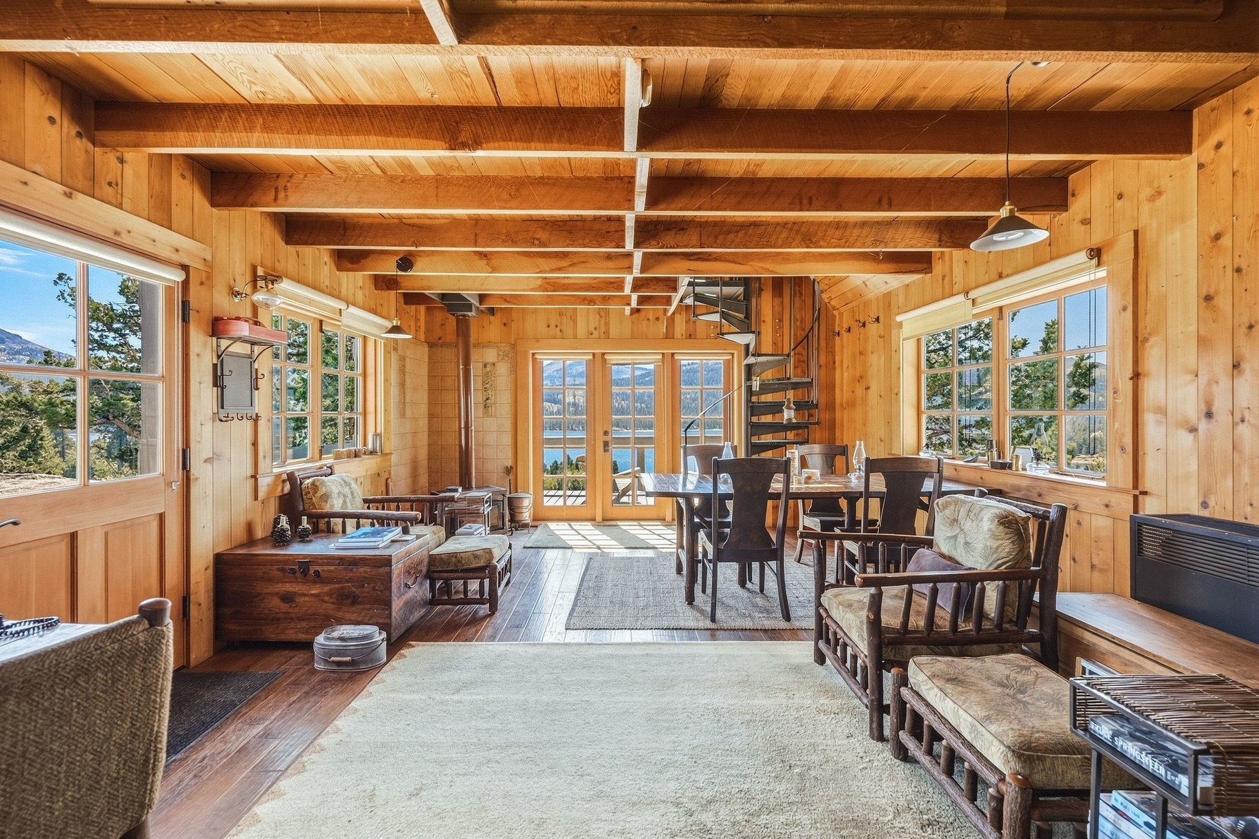  The Juniper Cabin: A Wild Invitation to See the World Differently - 物件實景