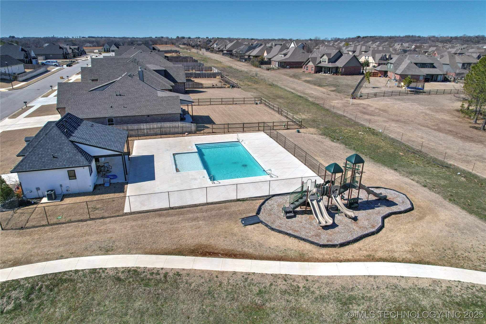 Bixby, Oklahoma, 74008, United States, 4 Bedrooms Bedrooms, ,4 BathroomsBathrooms,Residential,For Sale,1827435