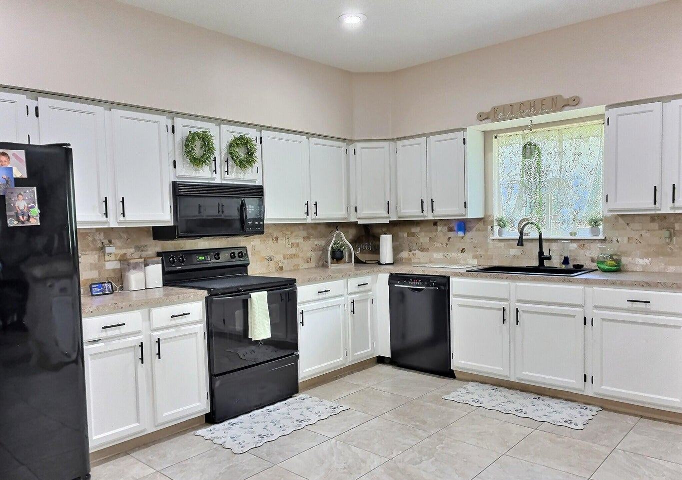 Hawthorne, Florida, 32640, United States, 5 Bedrooms Bedrooms, ,2 BathroomsBathrooms,Residential,For Sale,1903674
