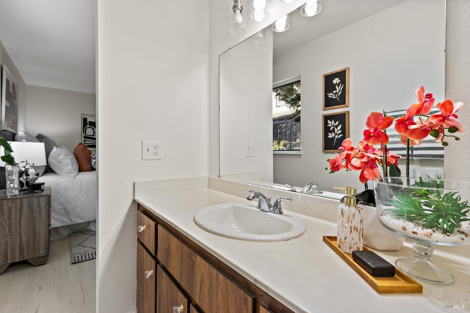 Hercules, California, 94547, United States, 2 Bedrooms Bedrooms, ,2 BathroomsBathrooms,Residential,For Sale,1988230