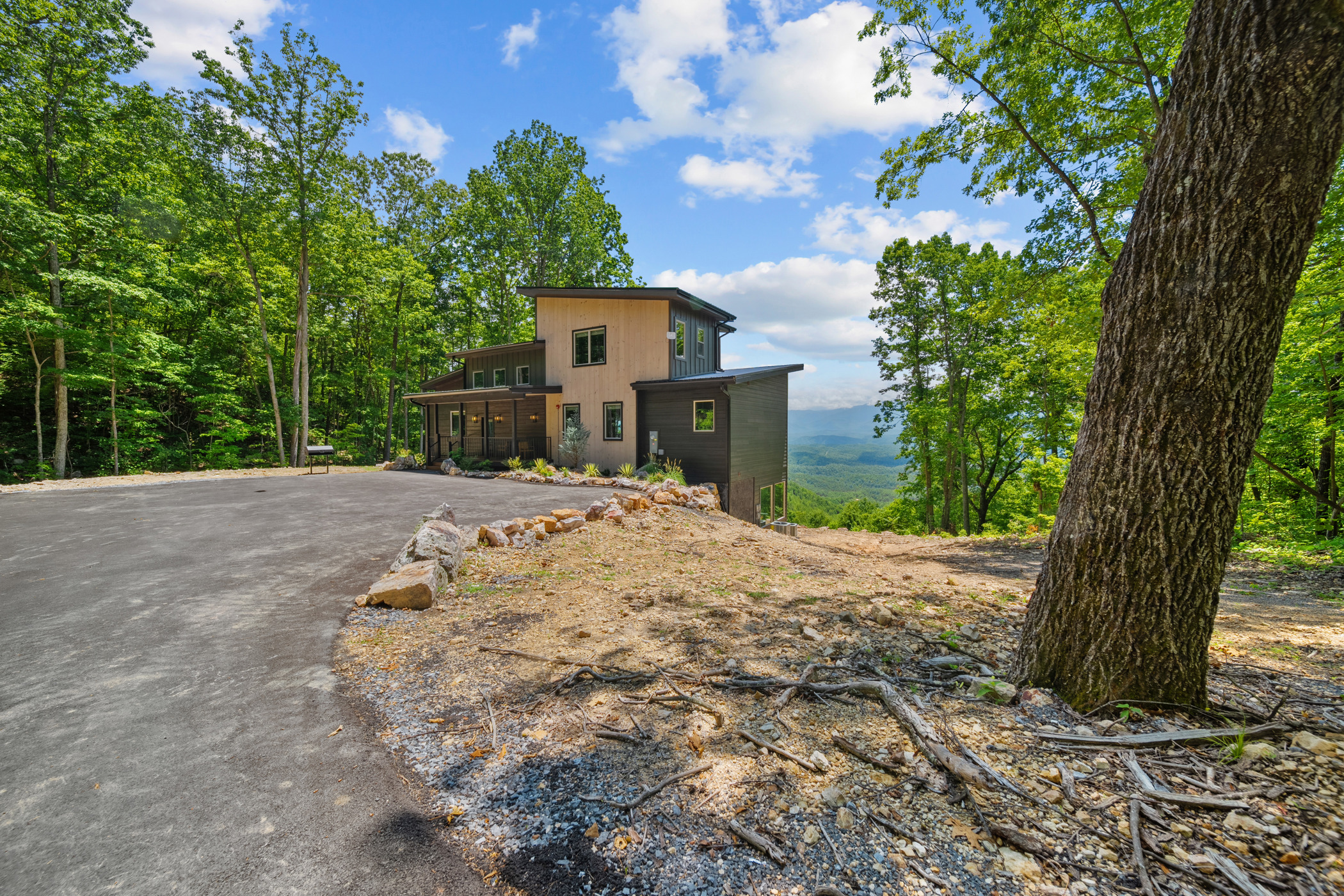 Sevierville, Tennessee, 37862, United States, 5 Bedrooms Bedrooms, ,6 BathroomsBathrooms,Residential,For Sale,1914652